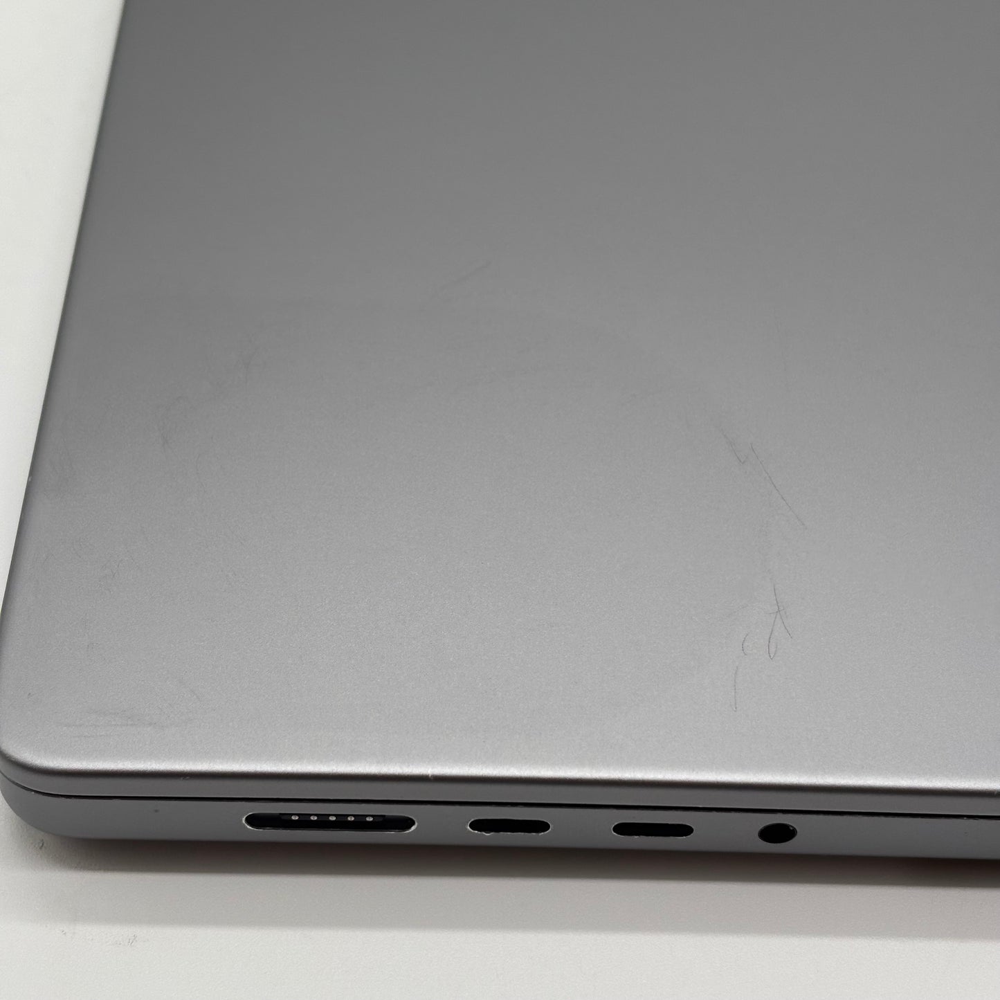 2021 Apple MacBook Pro 16" M1 Pro 16C GPU 3.2GHz 16GB RAM 512GB SSD A2485