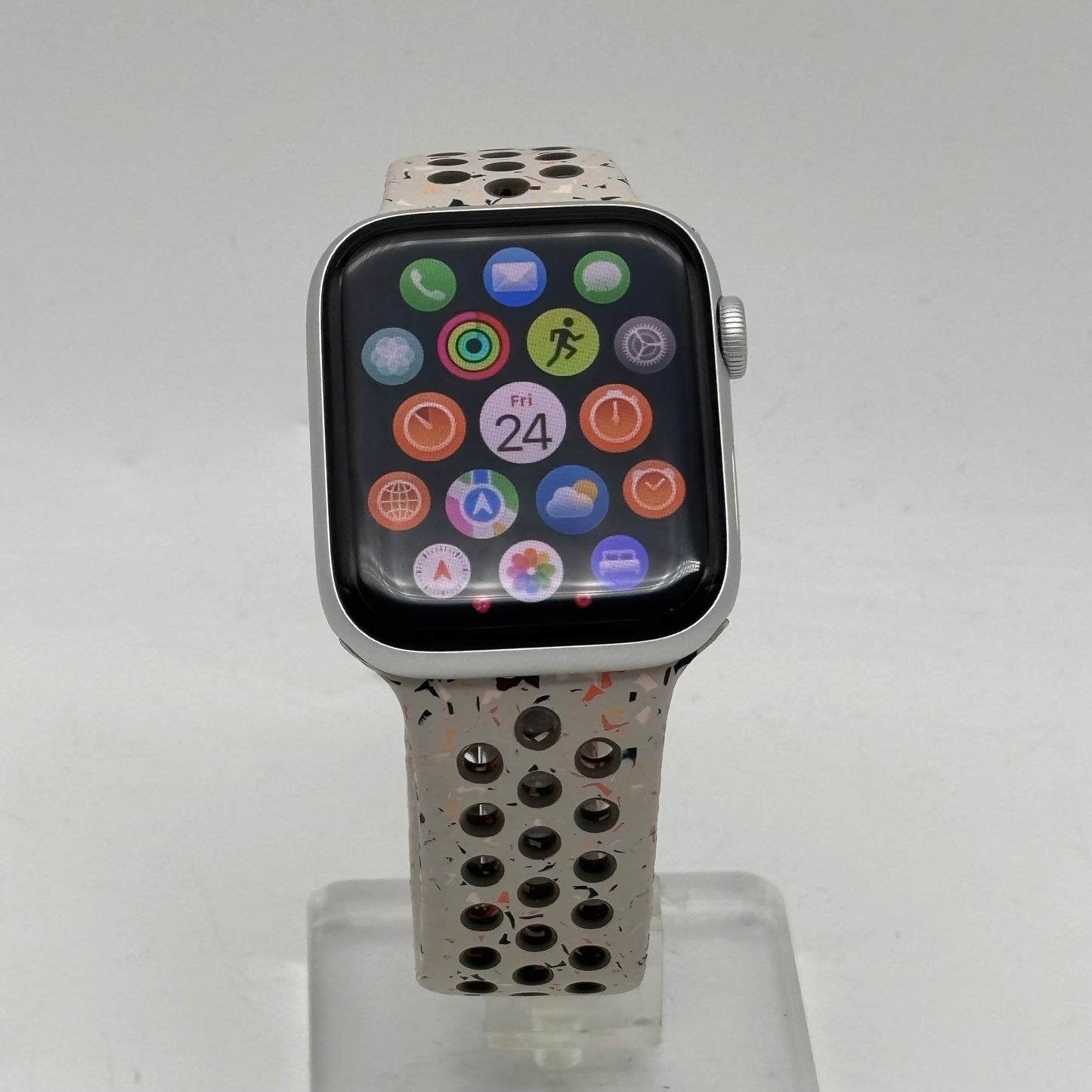 GPS Only Apple Watch SE 2nd Gen 44MM Silver Aluminum White Nike Sport Band