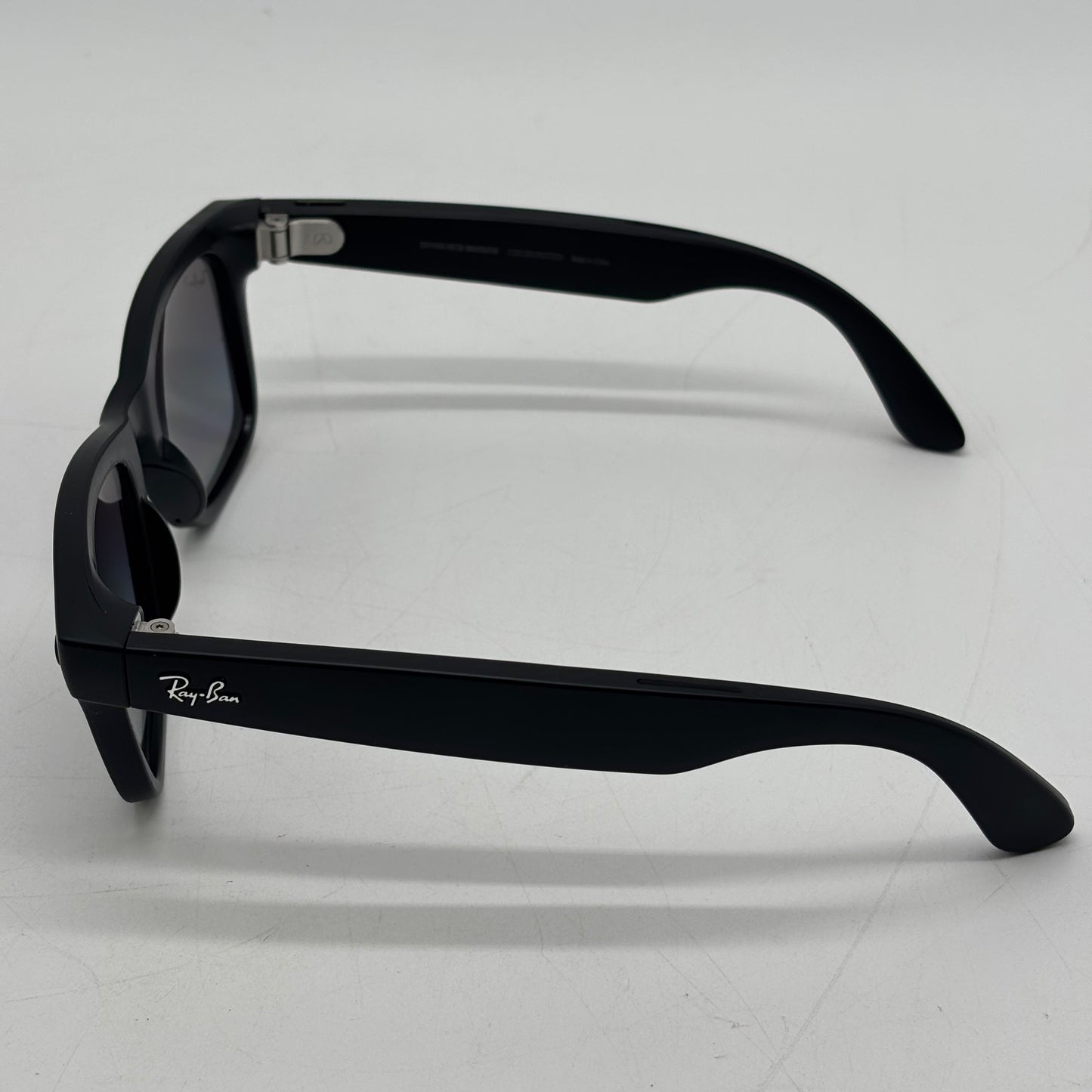 Meta Ray-Ban Wayfarer Smart Sunglasses RW4008