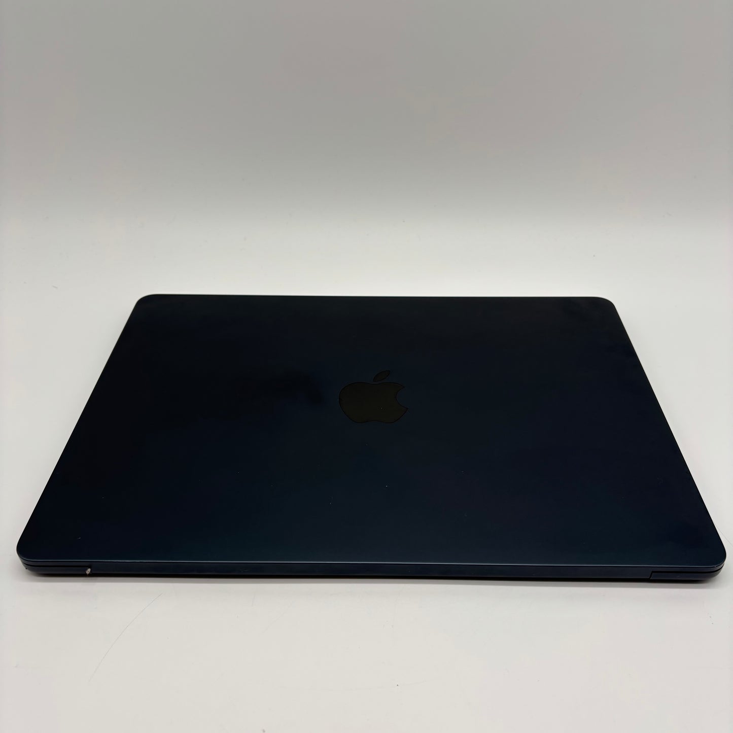 2022 Apple MacBook Air 13.6" M2 8C GPU 3.5GHz 8GB RAM 256GB SSD A2681