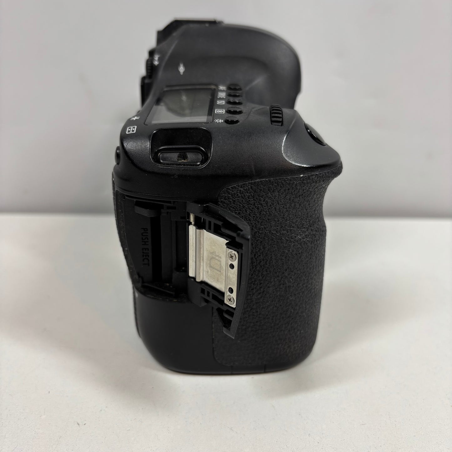 Canon EOS 6D 20.2MP 30-1/4000 Shutter Count Digital SLR Camera