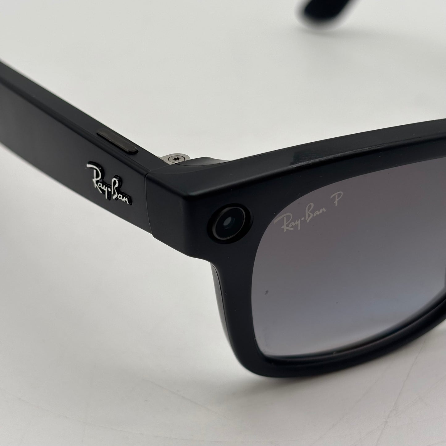 Meta Ray-Ban Wayfarer Smart Sunglasses RW4008