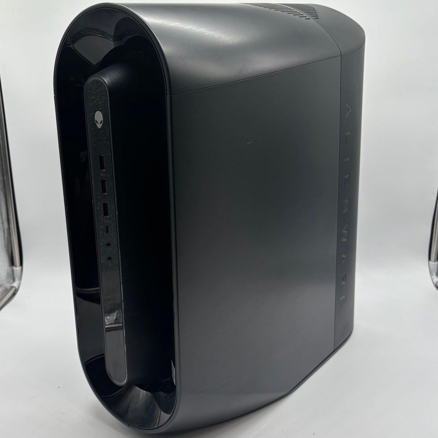 Alienware Aurora R11 819H243 i9-10900K 3.70GHz 64GB RAM 2TB SSD RTX 2080 Super