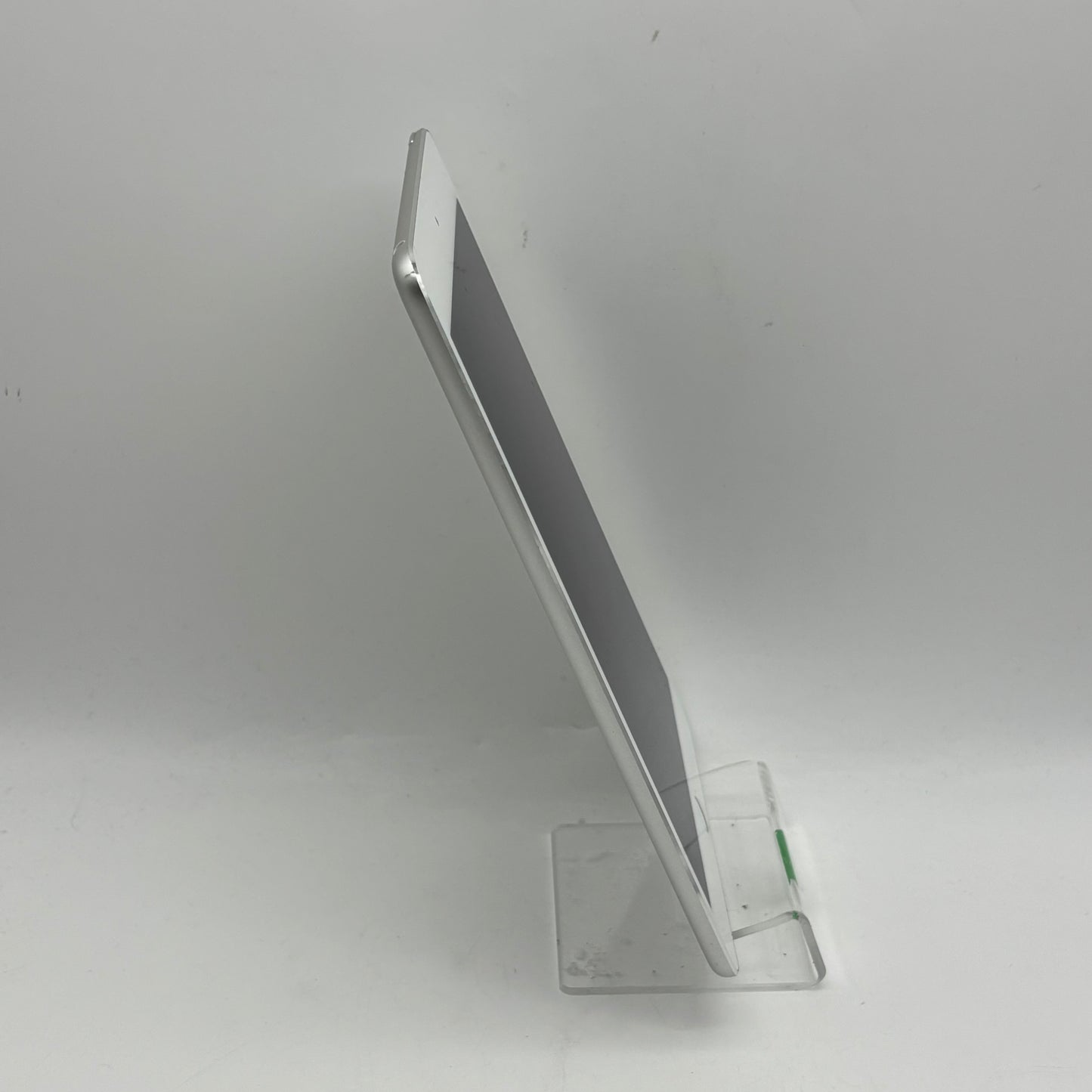 WiFi Only Apple iPad Mini 4th Gen 128GB 15.8.4 SILVER MK9P2LL/A