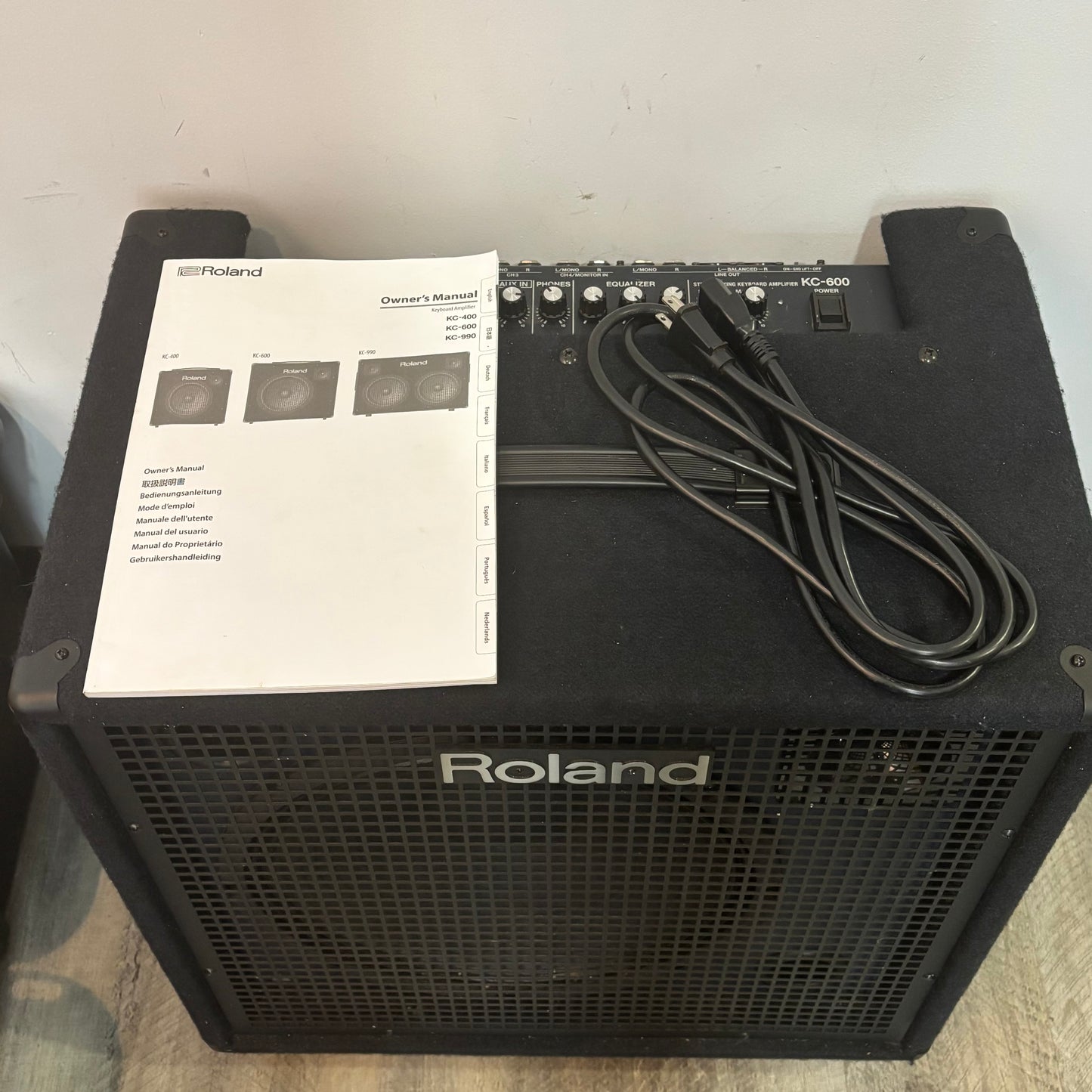 Roland KC 600 Stereo Mixing Keyboard Amplifier KC 600