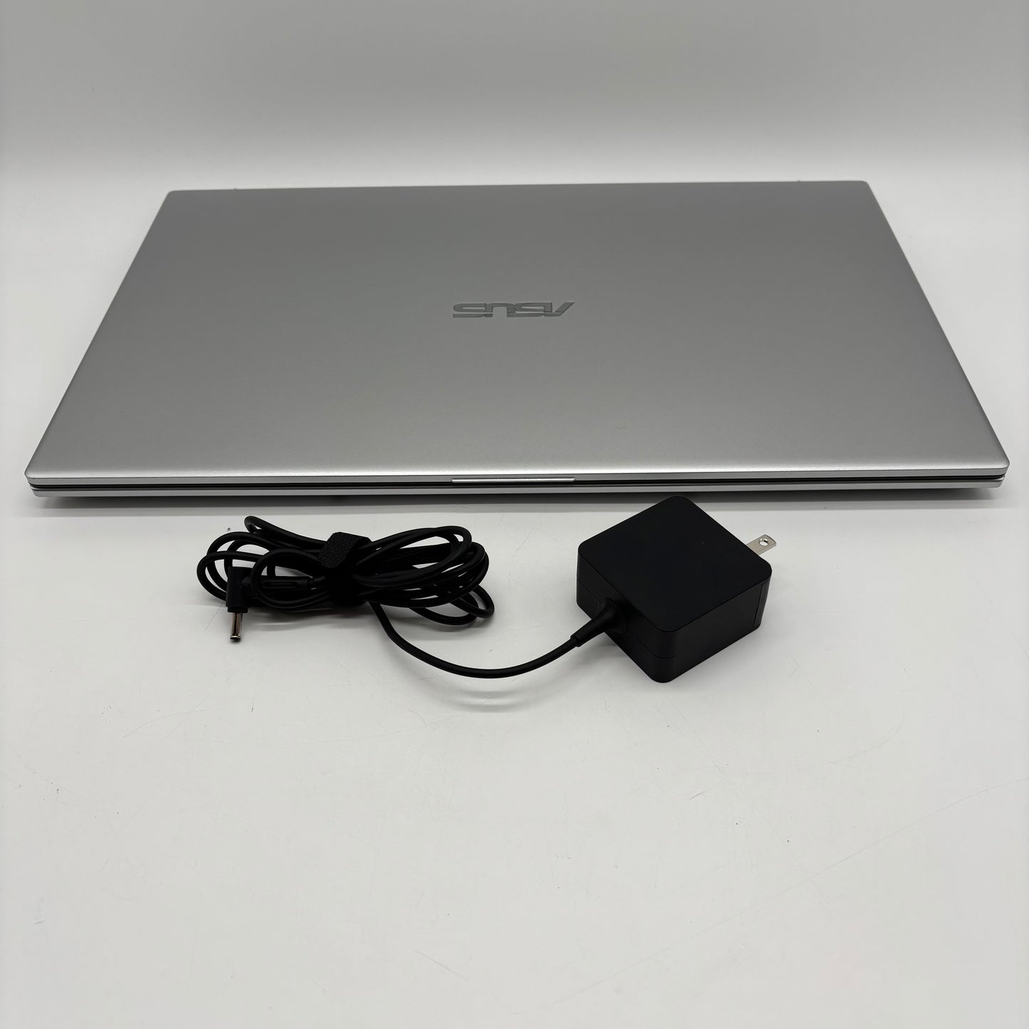 Asus Vivobook 17 X712J 17.3" i5-1035G1 1.0GHz 12GB RAM 500GB SSD