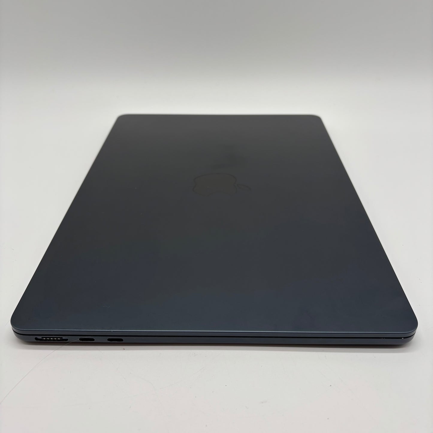 2022 Apple MacBook Air 13.6" M2 8C GPU 3.5GHz 8GB RAM 256GB SSD A2681