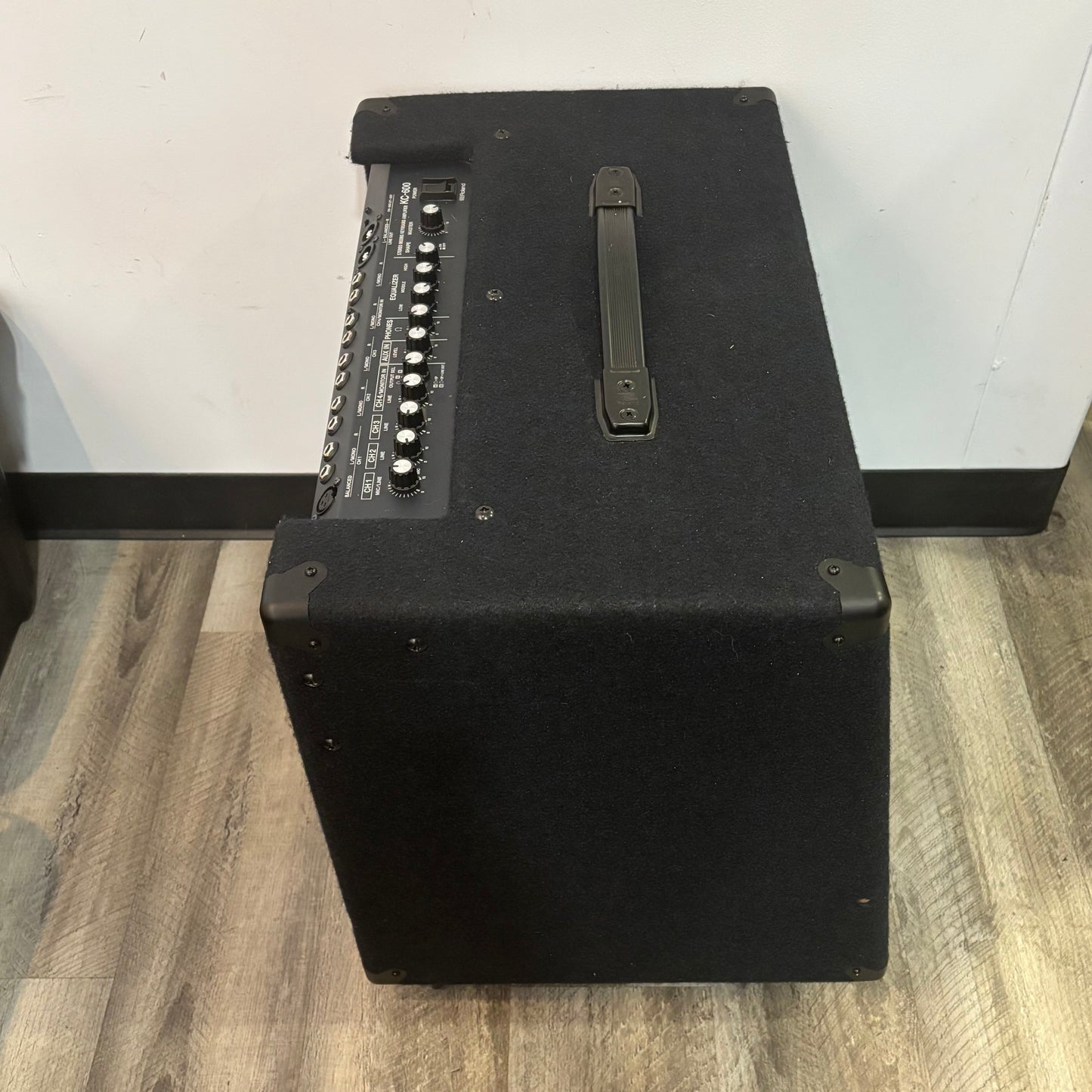 Roland KC 600 Stereo Mixing Keyboard Amplifier KC 600