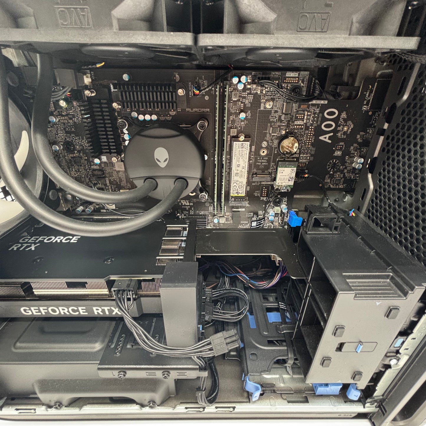 Alienware Aurora 16 i7-14700KF 3.40GHz 32GB RAM 1TB SSD Nvidia GeForce RTX 4070