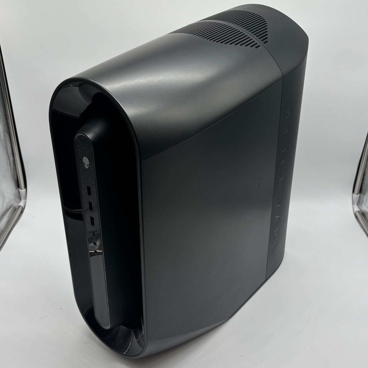 Alienware Aurora R11 819H243 i9-10900K 3.70GHz 64GB RAM 2TB SSD RTX 2080 Super