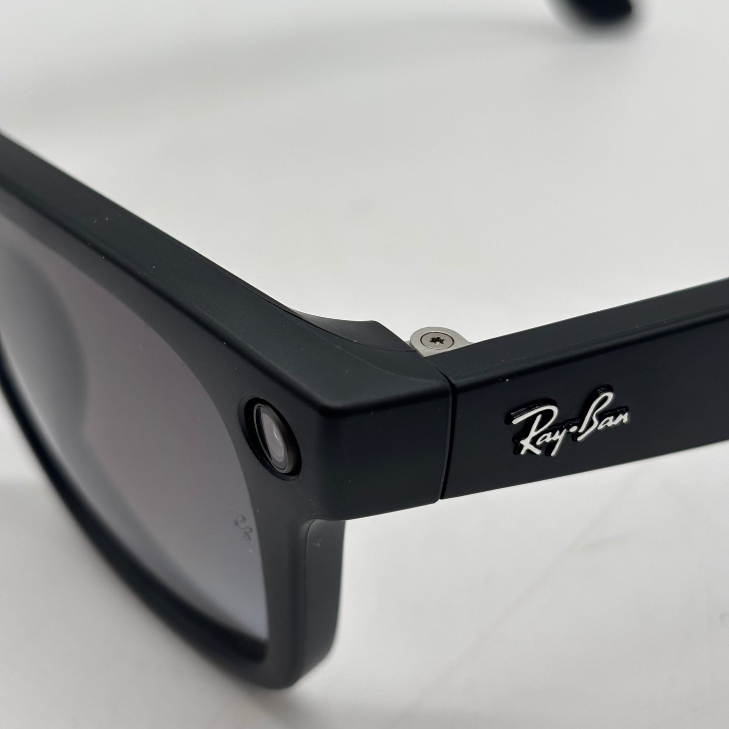 Meta Ray-Ban Wayfarer Smart Sunglasses RW4008