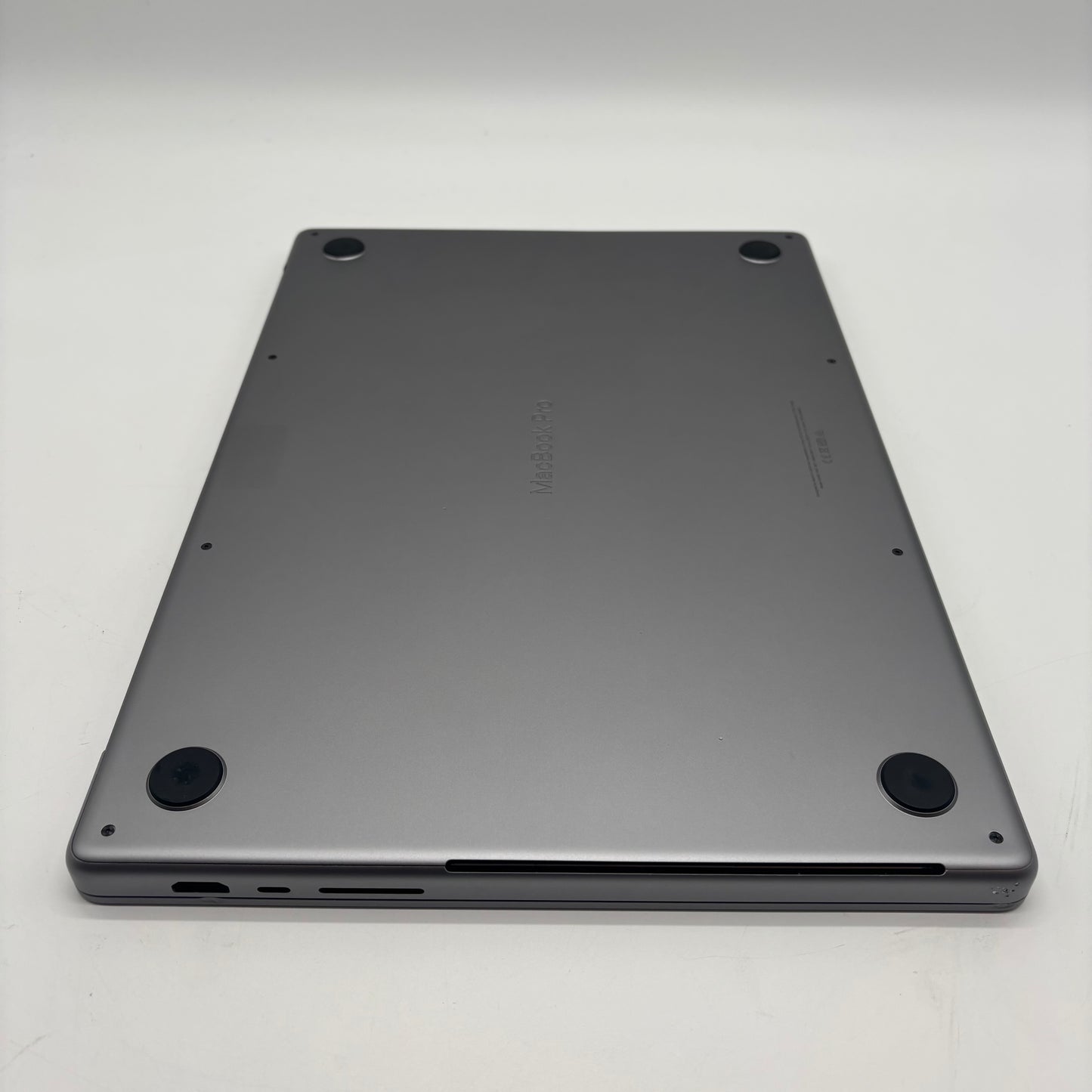2021 Apple MacBook Pro 16" M1 Pro 16C GPU 3.2GHz 16GB RAM 512GB SSD A2485