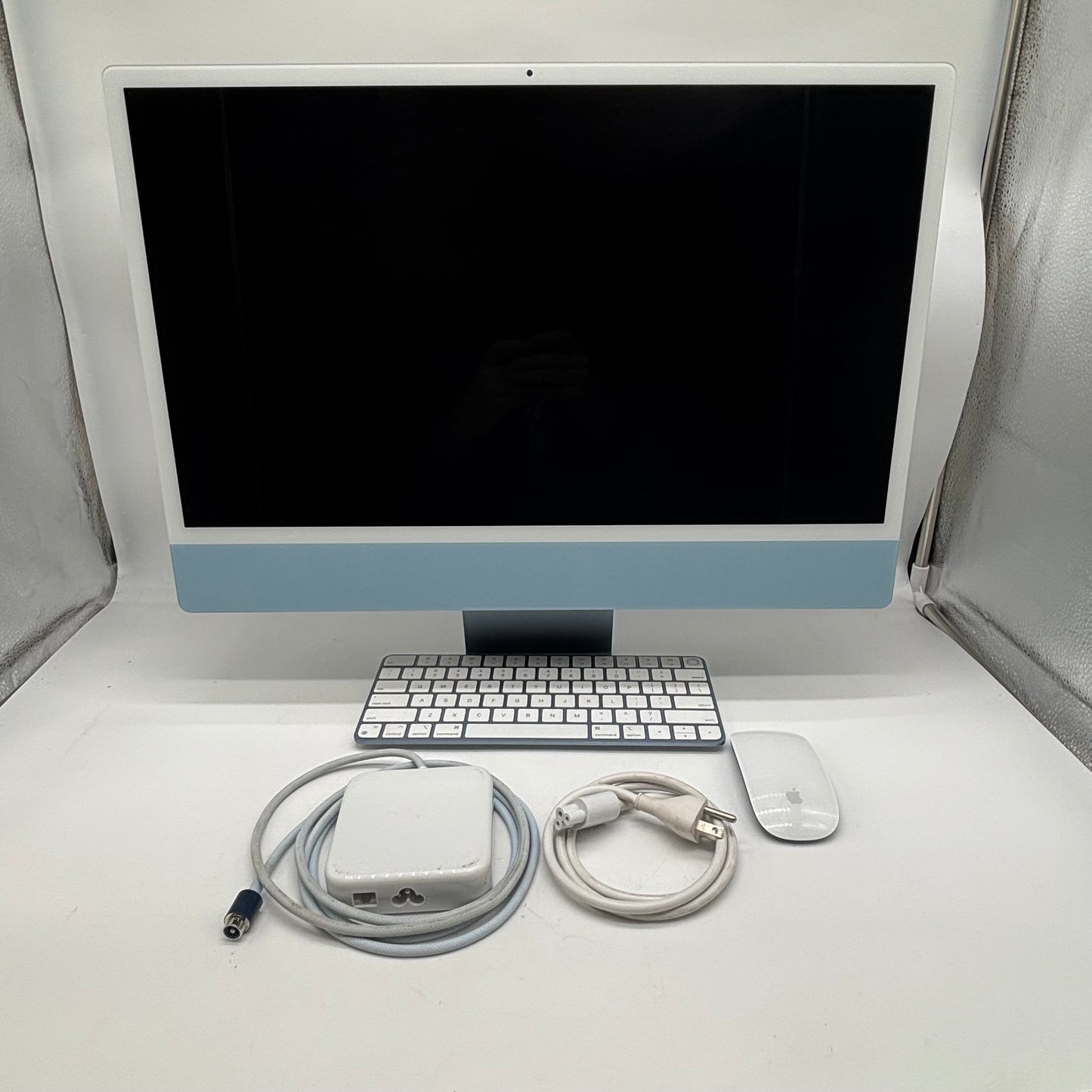 2021 Apple iMac 24" M1 8 Core 3.2GHz 8GB RAM 256GB SSD Blue MGPK3LL/A