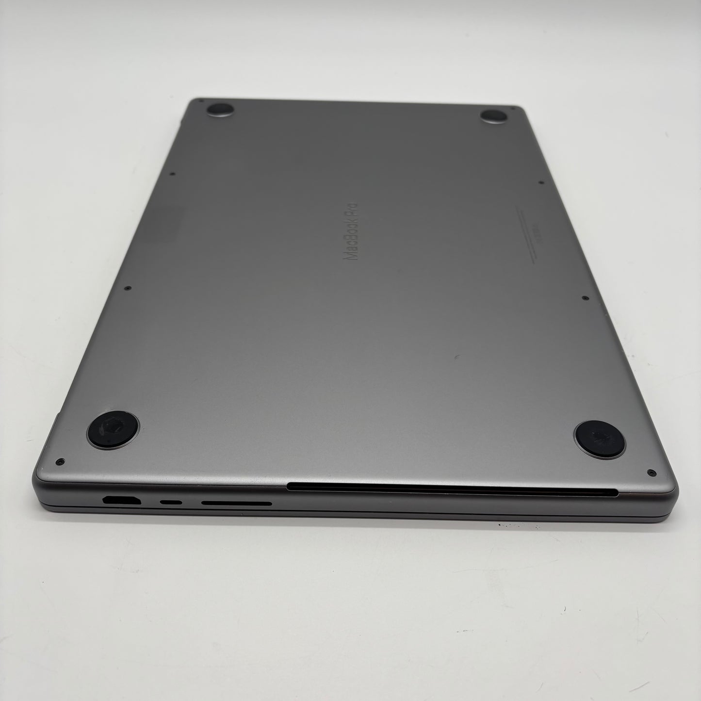 2021 Apple MacBook Pro 16" M1 Pro 16C GPU 3.2GHz 16GB RAM 512GB SSD MK183LL/A