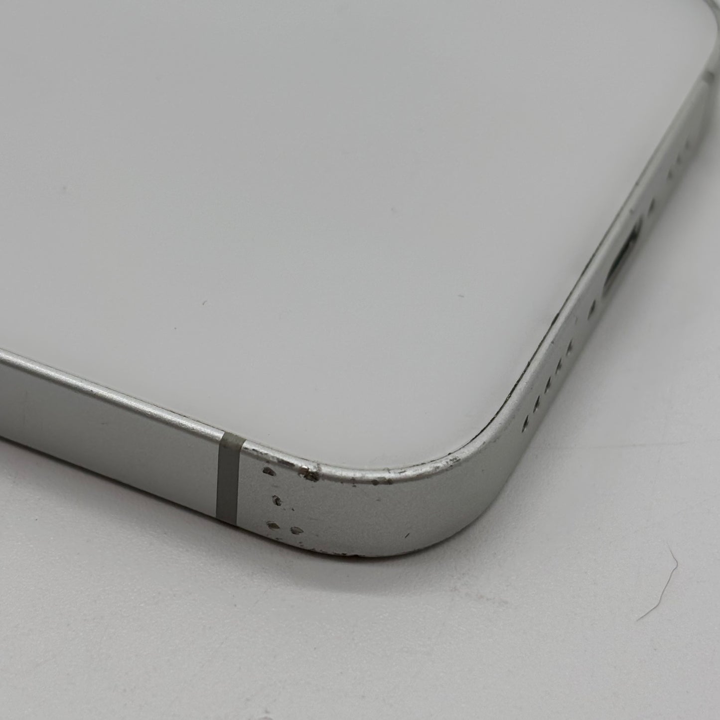 T-Mobile Apple iPhone 16e 128GB White MD0E4LL/A