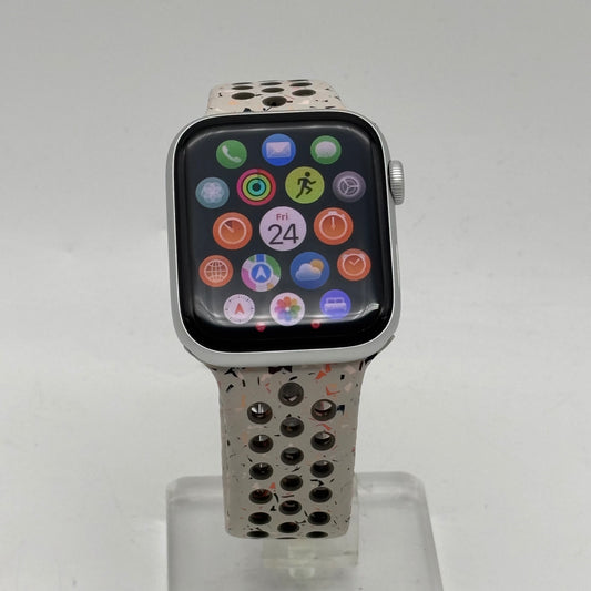 GPS Only Apple Watch SE 2nd Gen 44MM Silver Aluminum White Nike Sport Band 