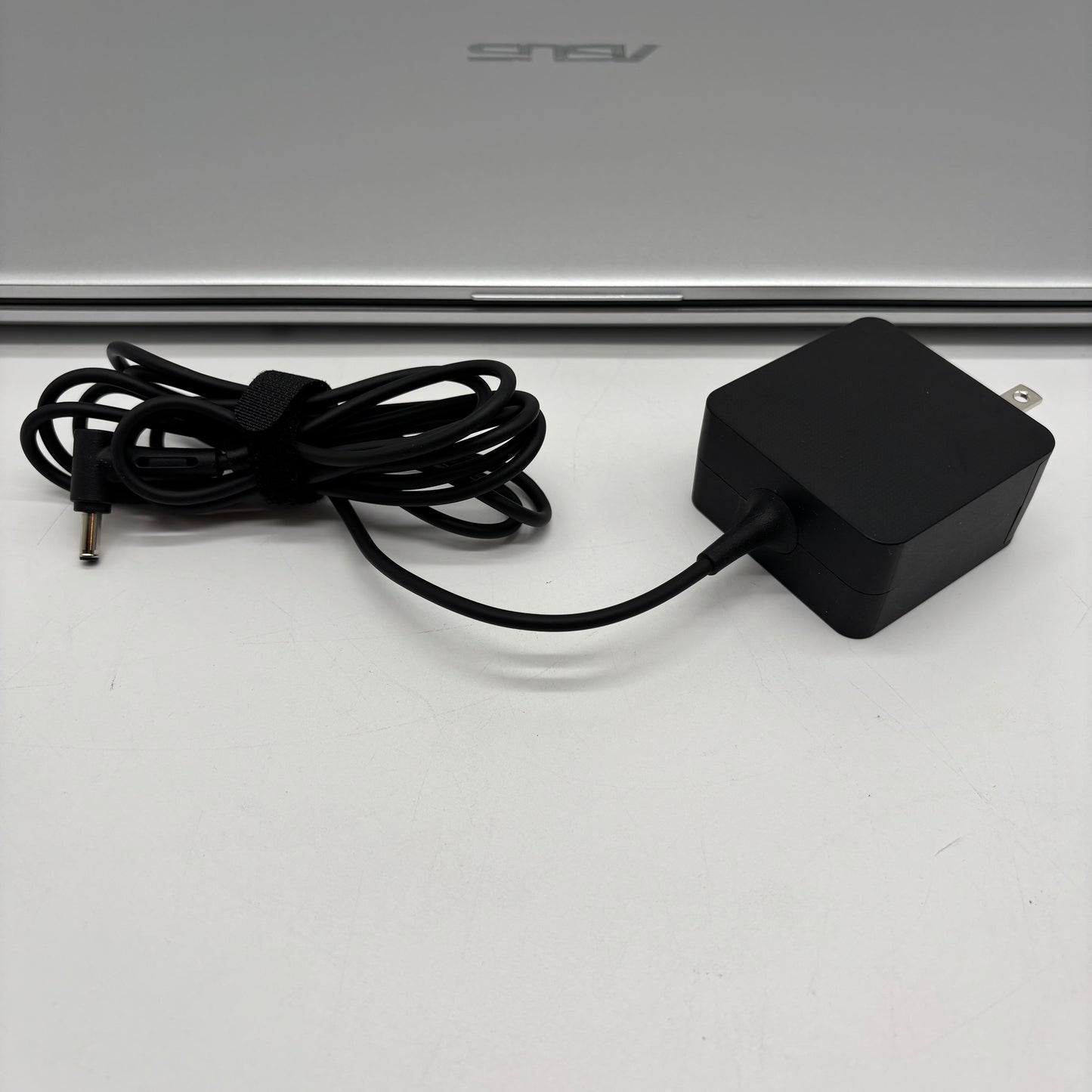 Asus Vivobook 17 X712J 17.3" i5-1035G1 1.0GHz 12GB RAM 500GB SSD