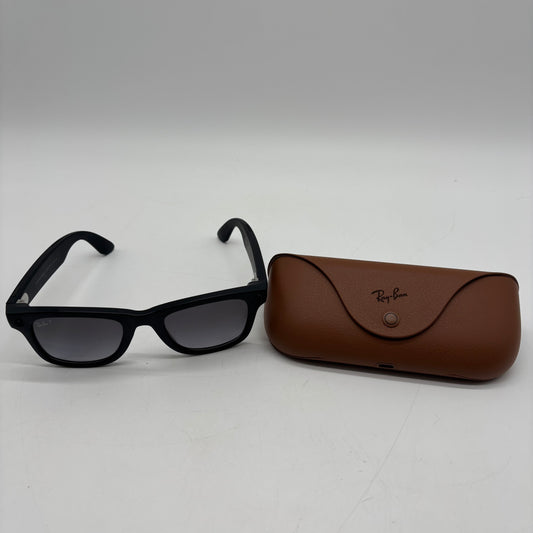 Meta Ray-Ban Wayfarer Smart Sunglasses RW4008