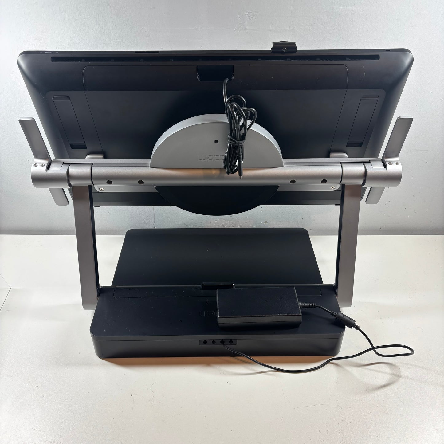 Wacom Cintiq Pro 27" 4K Creative Pen Display DTH271K0A
