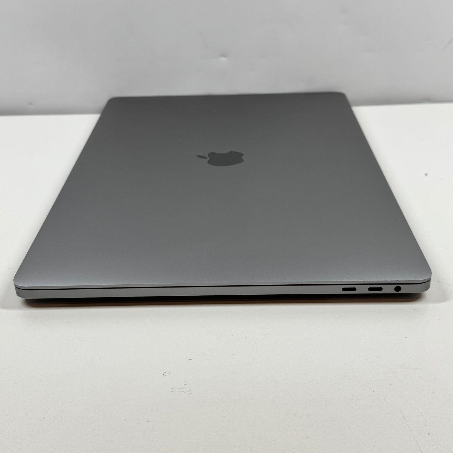 2019 Apple MacBook Pro 16" i7 2.6GHz 16GB RAM 512GB SSD Space Gray A2141