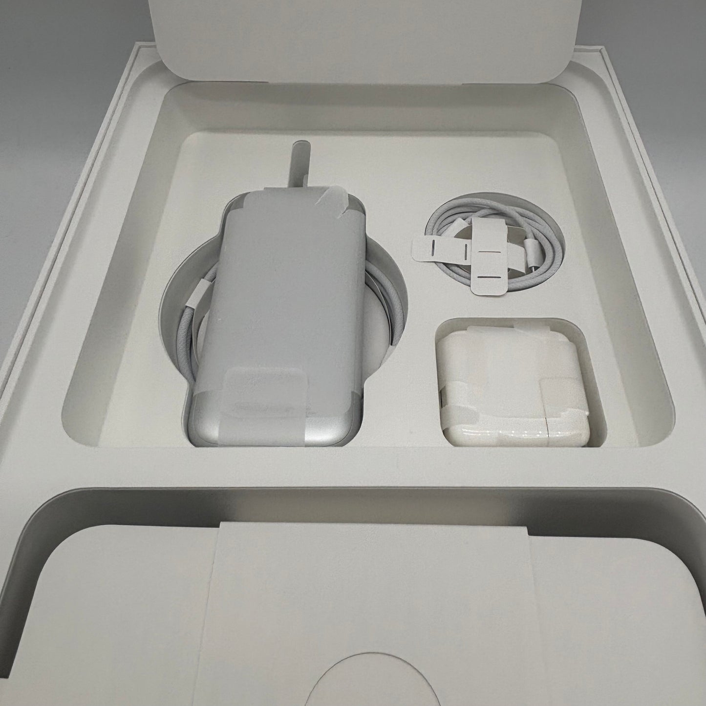 Apple Vision Pro M2 1TB 33W Dual Loop Band M MQLA3LL/A