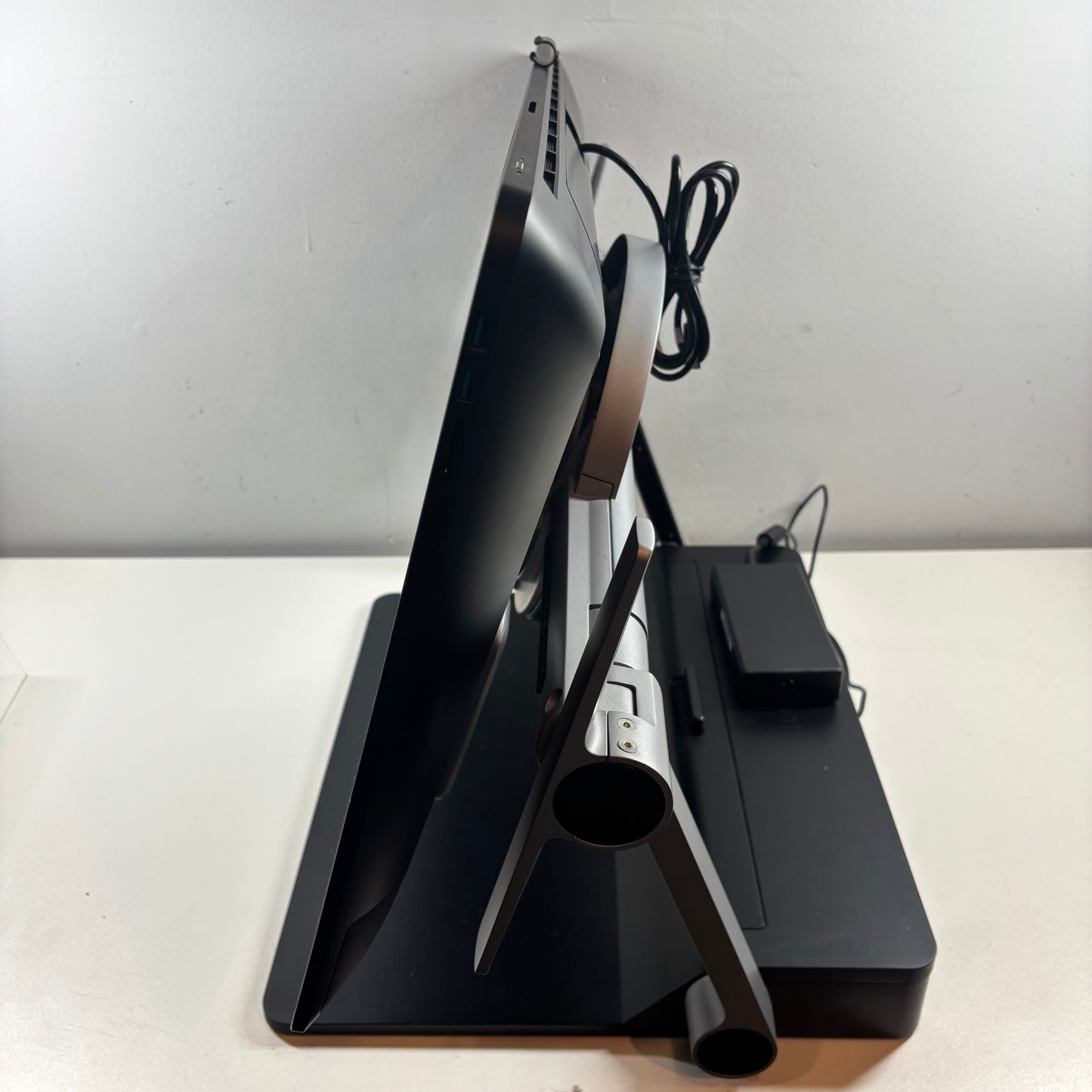 Wacom Cintiq Pro 27" 4K Creative Pen Display DTH271K0A