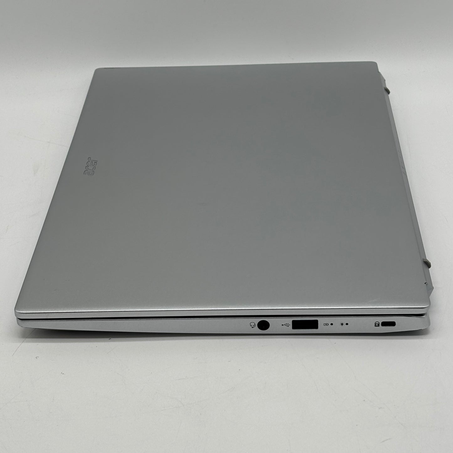 Acer Swift 3 SF314-512-52MZ 14" i5-1240P 1.7GHz 16GB RAM 512GB SSD
