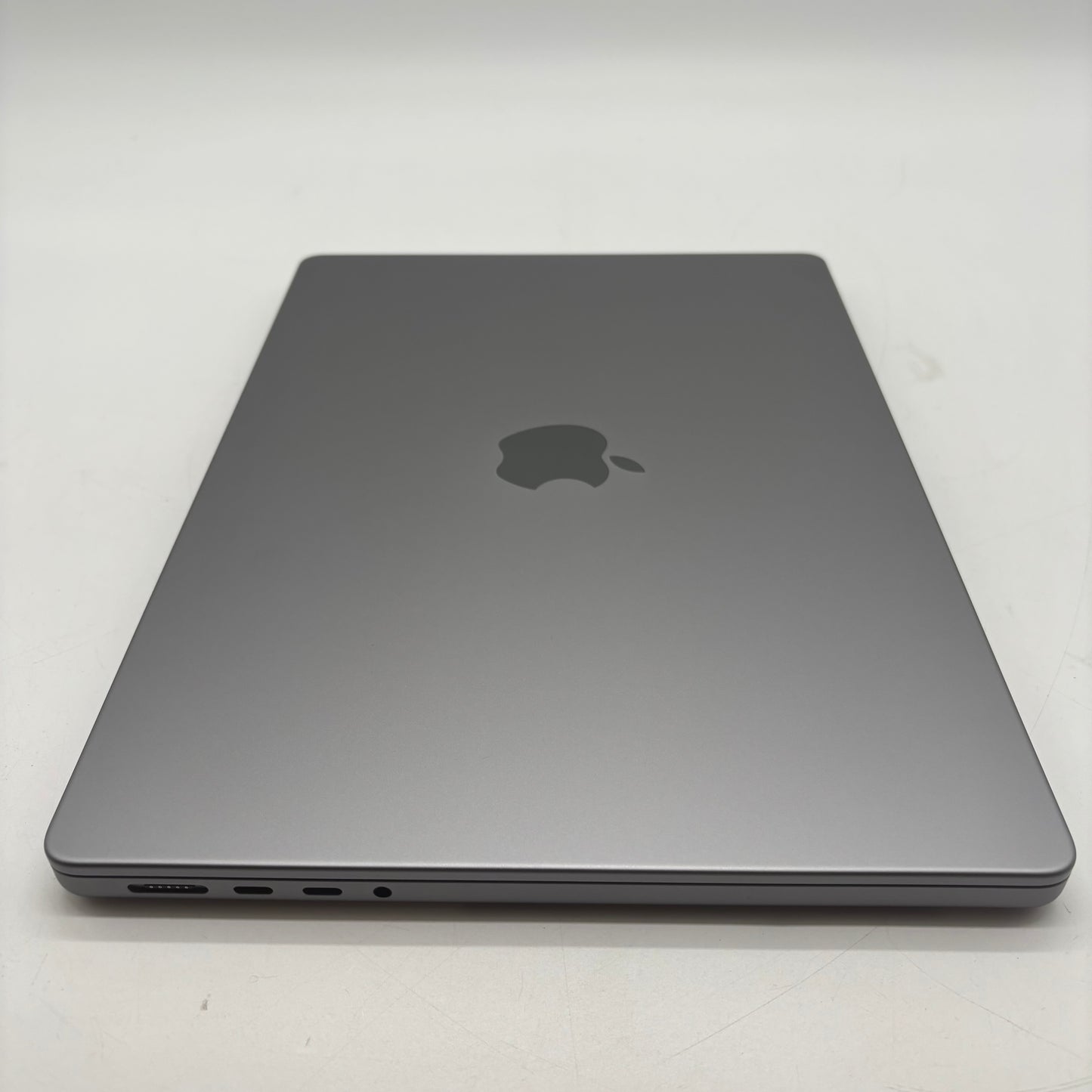 2023 Apple MacBook Pro 14" M3 10 Core 4.0GHz 8GB RAM 512GB SSD A2918