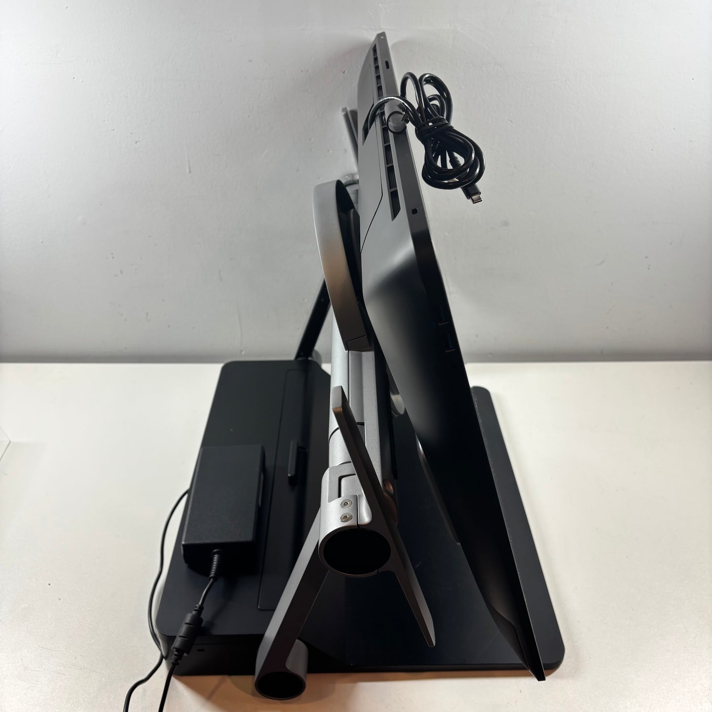 Wacom Cintiq Pro 27" 4K Creative Pen Display DTH271K0A