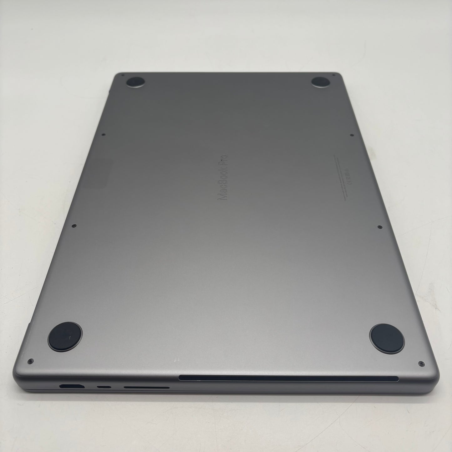 2021 Apple MacBook Pro 16" M1 Pro 16 Core 3.2GHz 16GB RAM 512GB SSD A2485