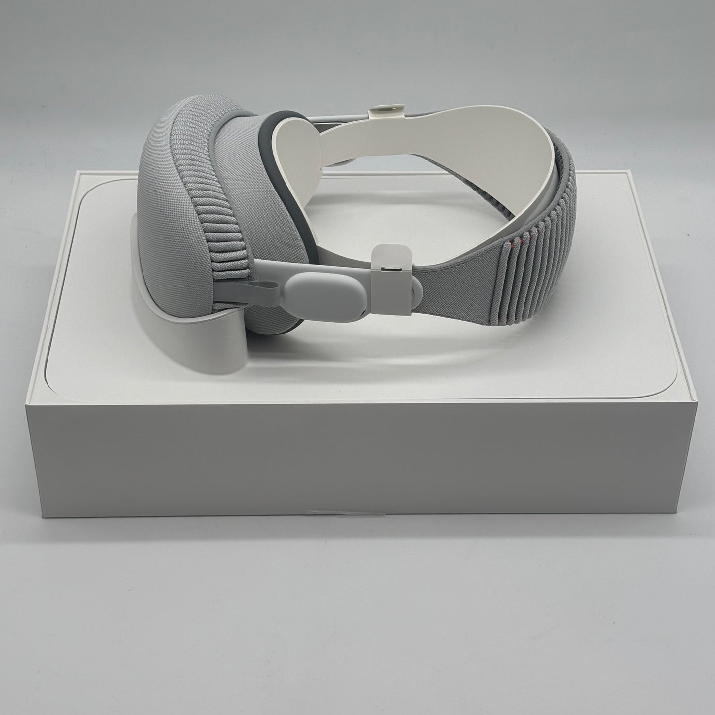 Apple Vision Pro M2 1TB 33W Dual Loop Band M MQLA3LL/A