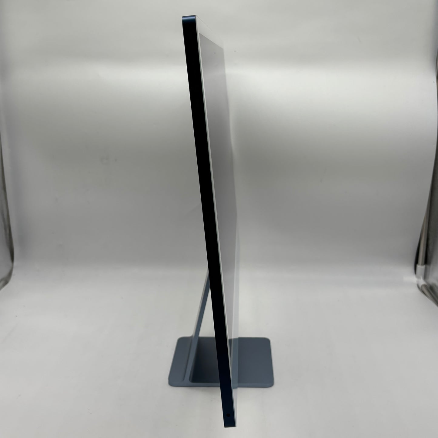 2021 Apple iMac 24" M1 8 Core 3.2GHz 8GB RAM 256GB SSD Blue MGPK3LL/A