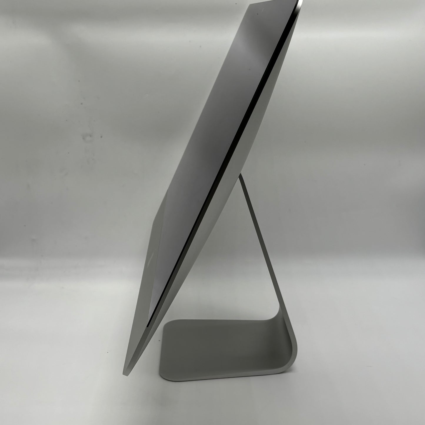 2019 Apple iMac 21.5" i5 3.0GHz 8GB RAM 1TB Fusion Silver A2116