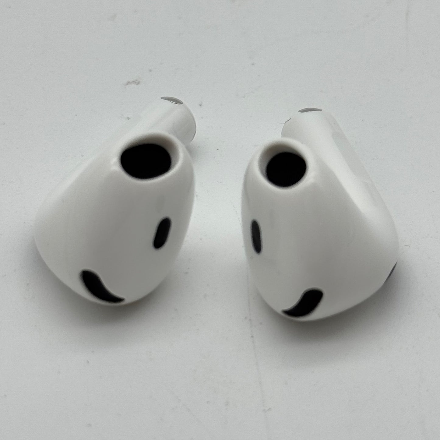 Apple AirPods 4th Gen with USB-C Charging Case A3050 Bluetooth Wireless