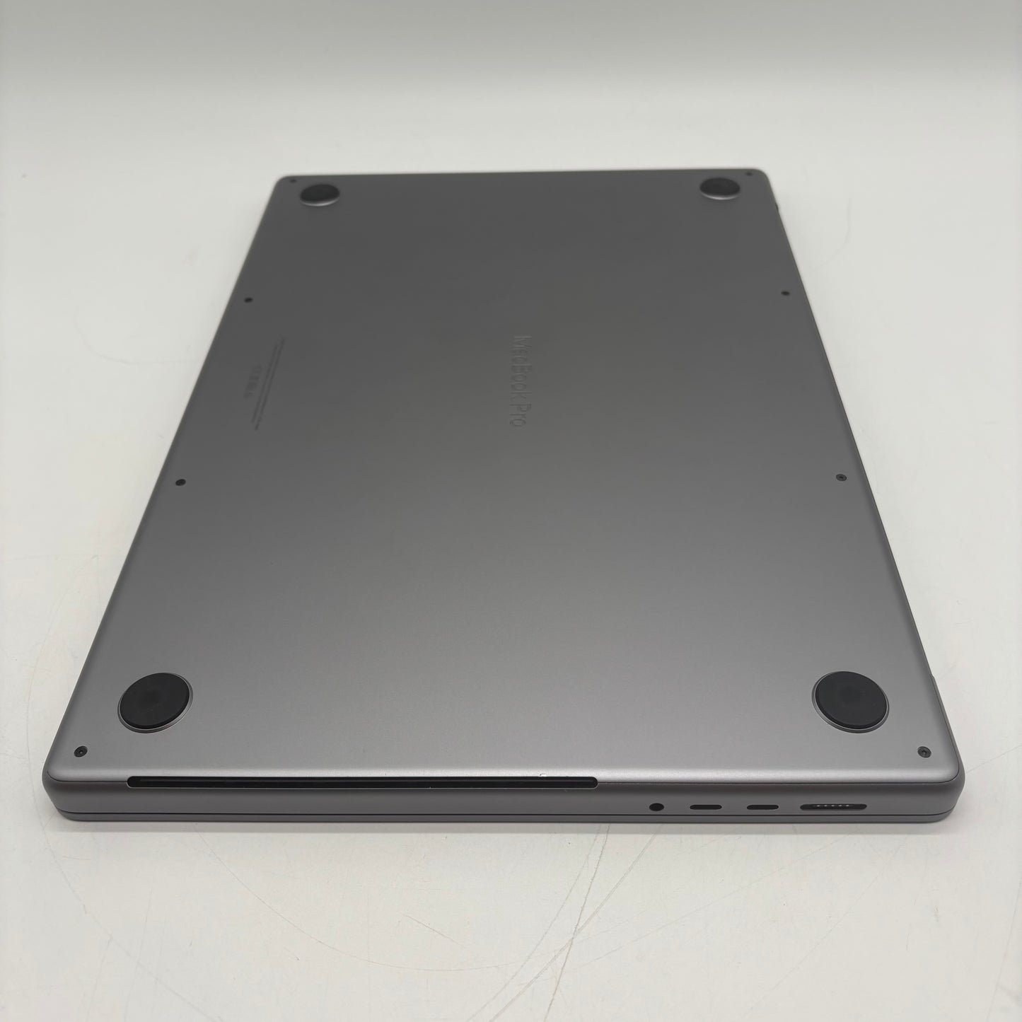 2021 Apple MacBook Pro 16" M1 Pro 16 Core 3.2GHz 16GB RAM 512GB SSD A2485