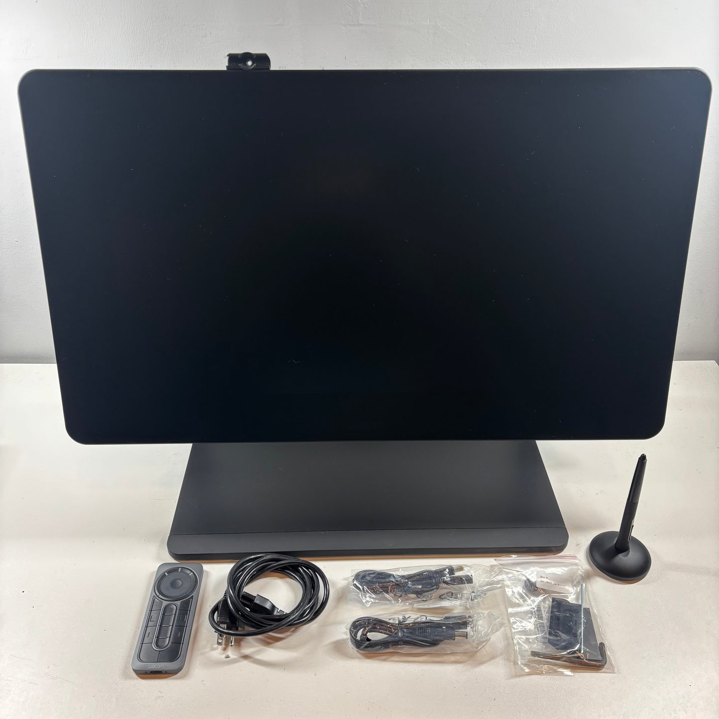 Wacom Cintiq Pro 27" 4K Creative Pen Display DTH271K0A