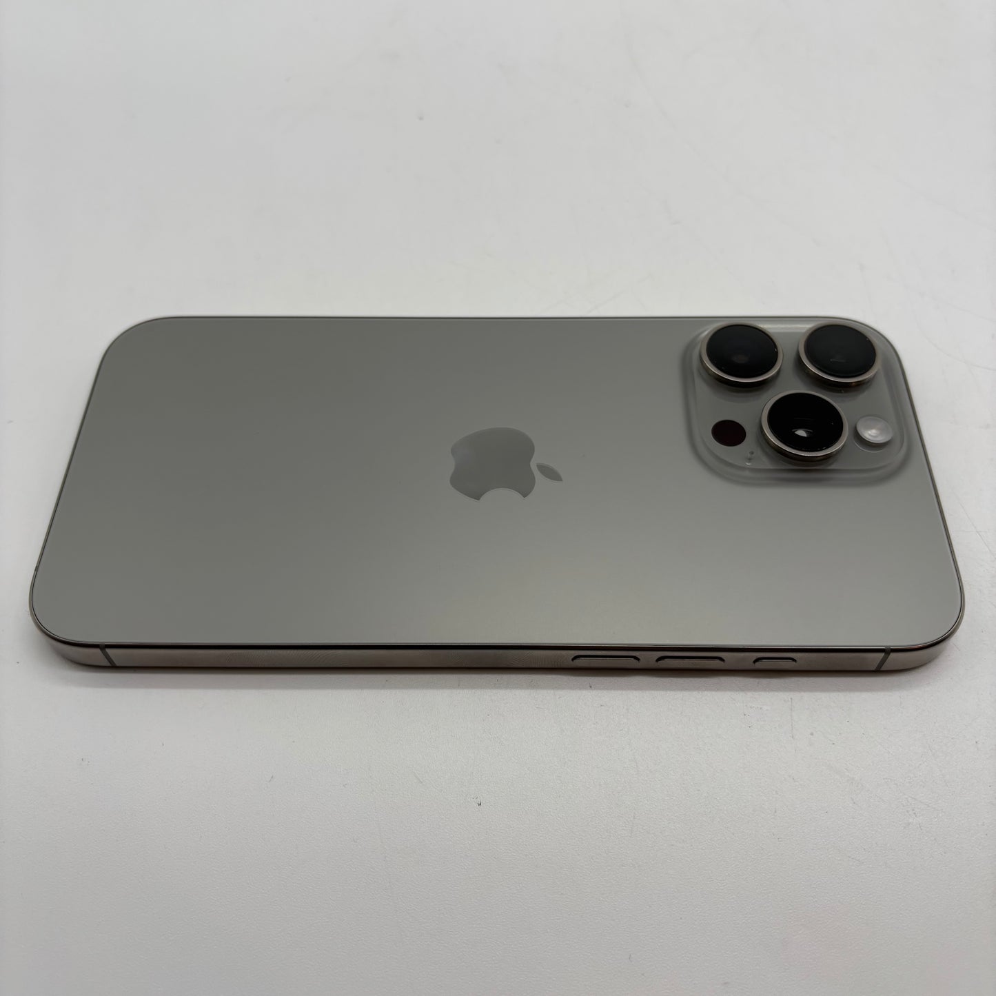 Unlocked Apple iPhone 16 Pro Max 512GB 26.1 Natural Titanium MYWA3LL/A