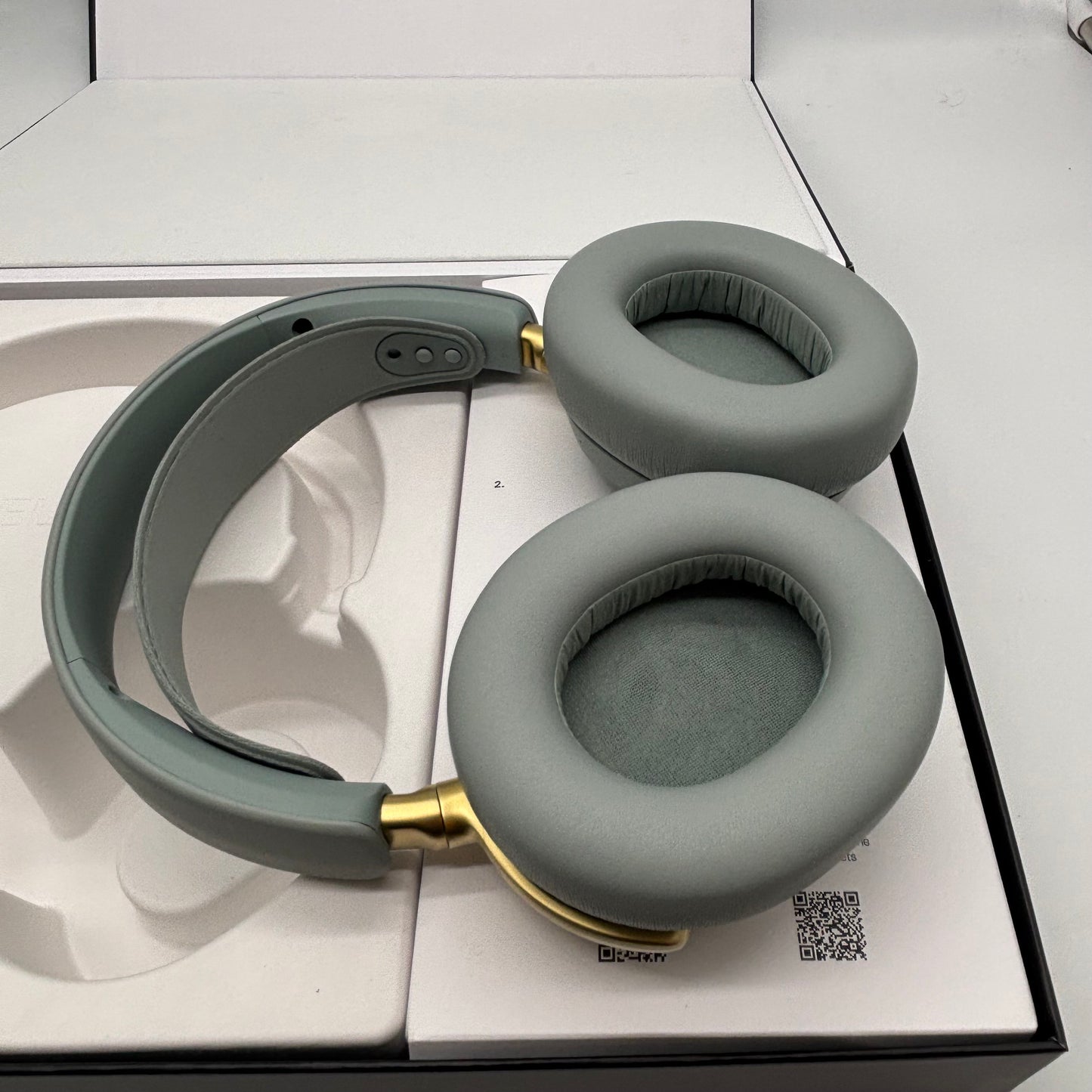 SteelSeries Arctis Nova Elite Hi-Res Wireless Gaming Headset 