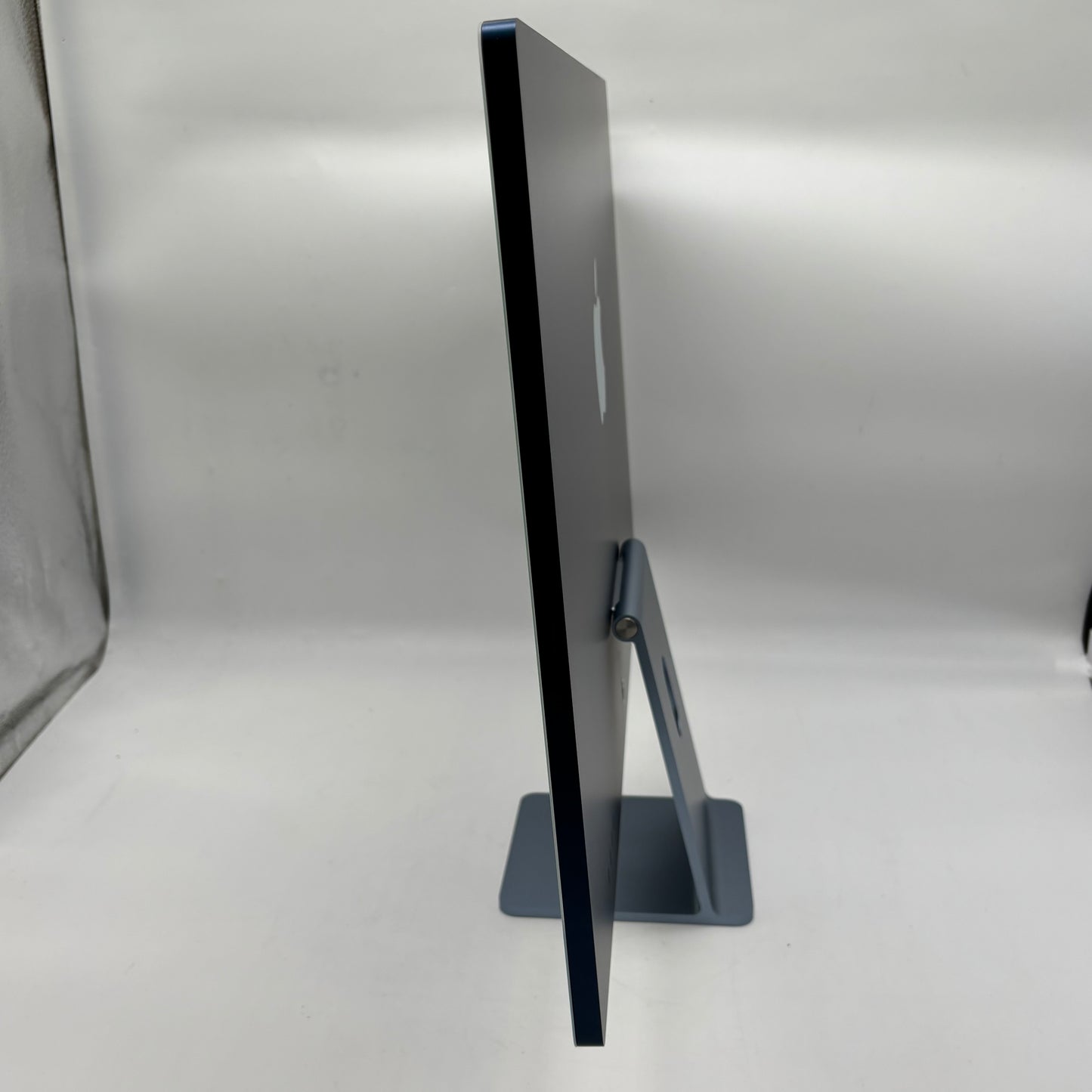 2021 Apple iMac 24" M1 8 Core 3.2GHz 8GB RAM 256GB SSD Blue MGPK3LL/A