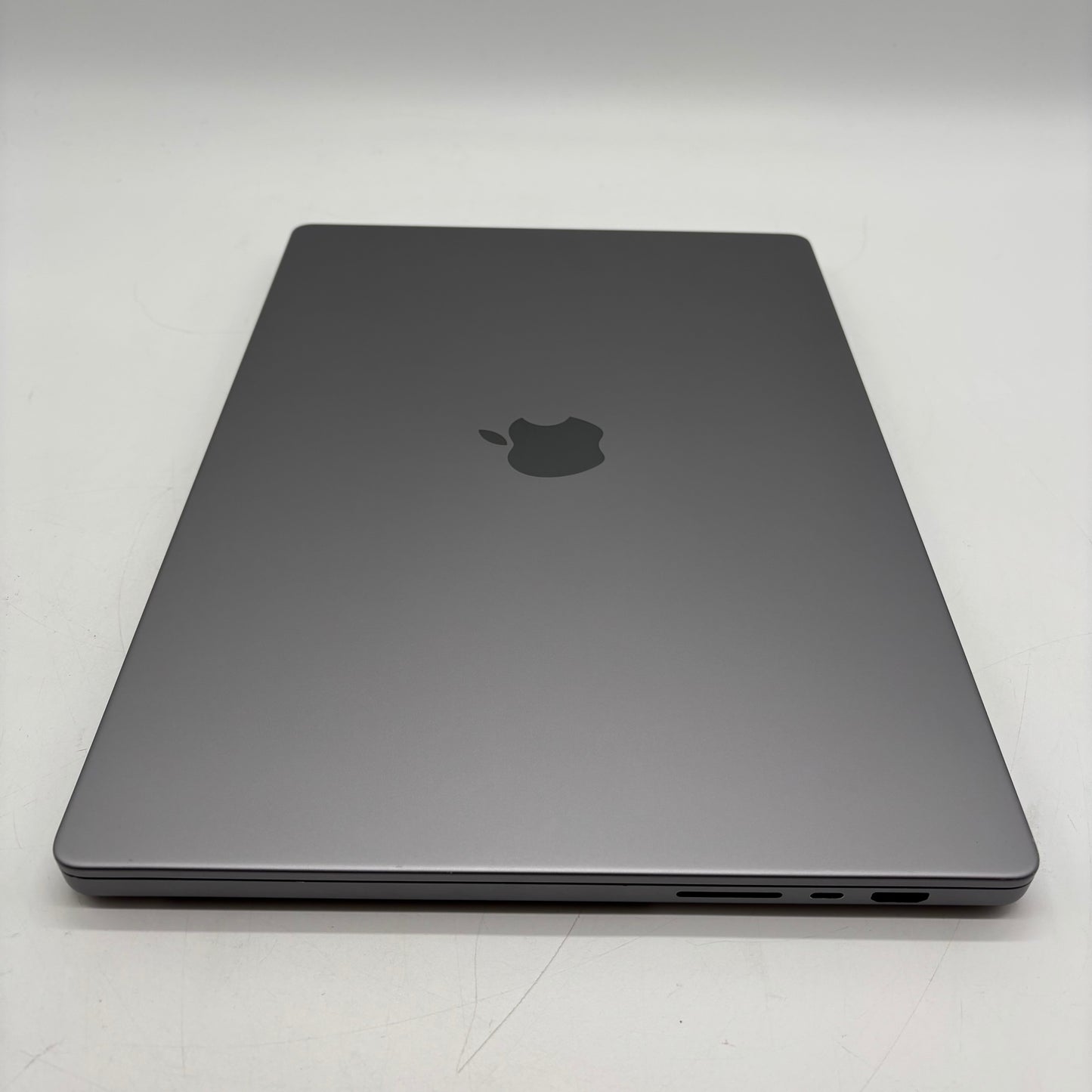 2021 Apple MacBook Pro 16" M1 Pro 16 Core 3.2GHz 16GB RAM 512GB SSD A2485