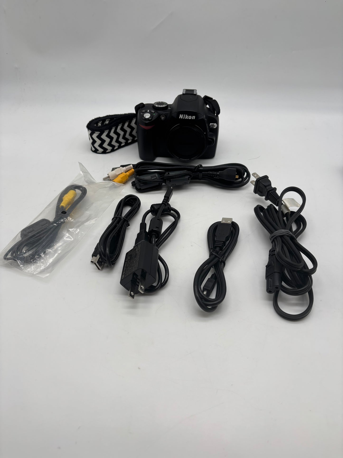 Nikon D60 10.2MP Digital SLR DSLR Camera 4566 Shutter Count