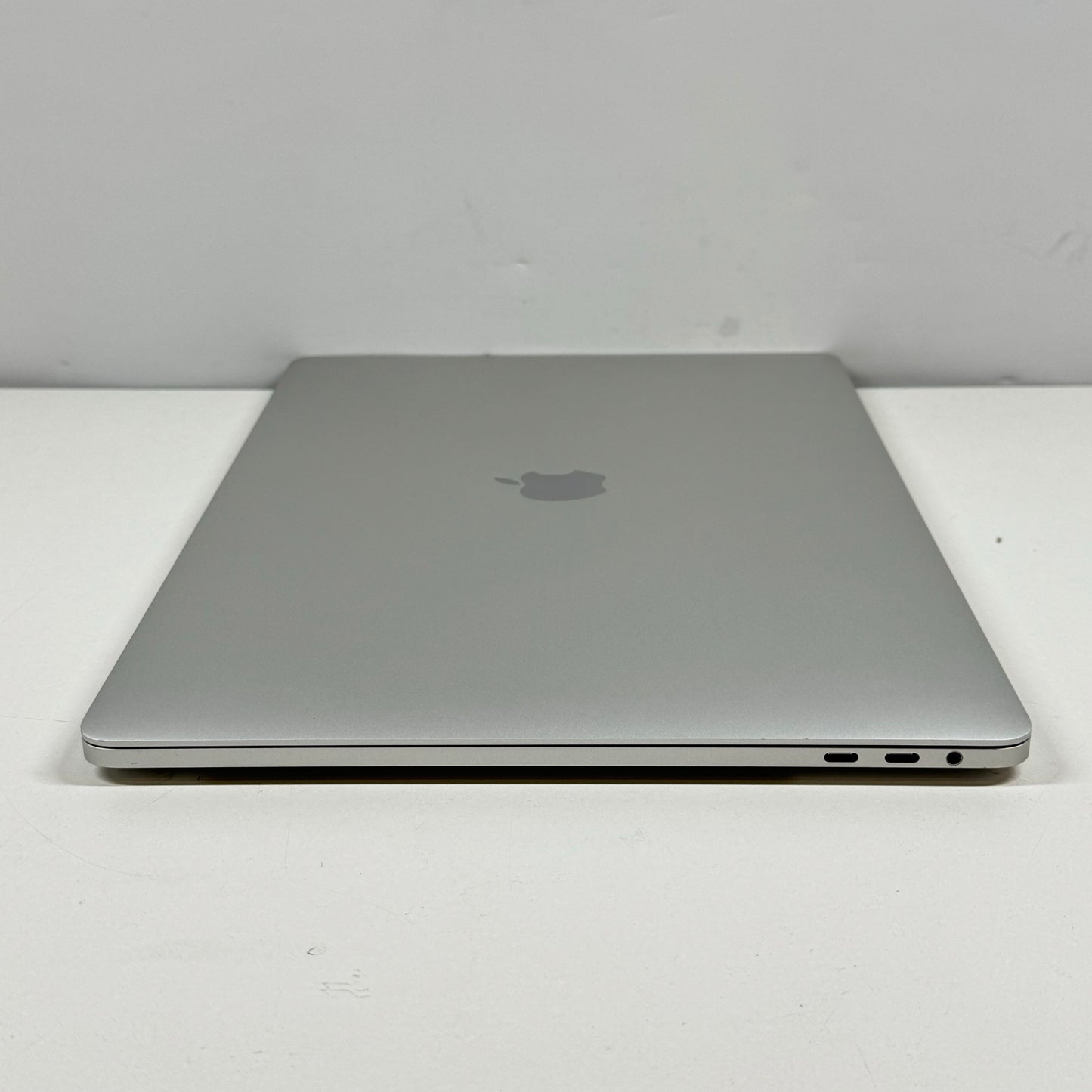 2019 Apple Macbook Pro 15" i9 2.3GHz 16GB RAM 512GB SSD Silver A1990