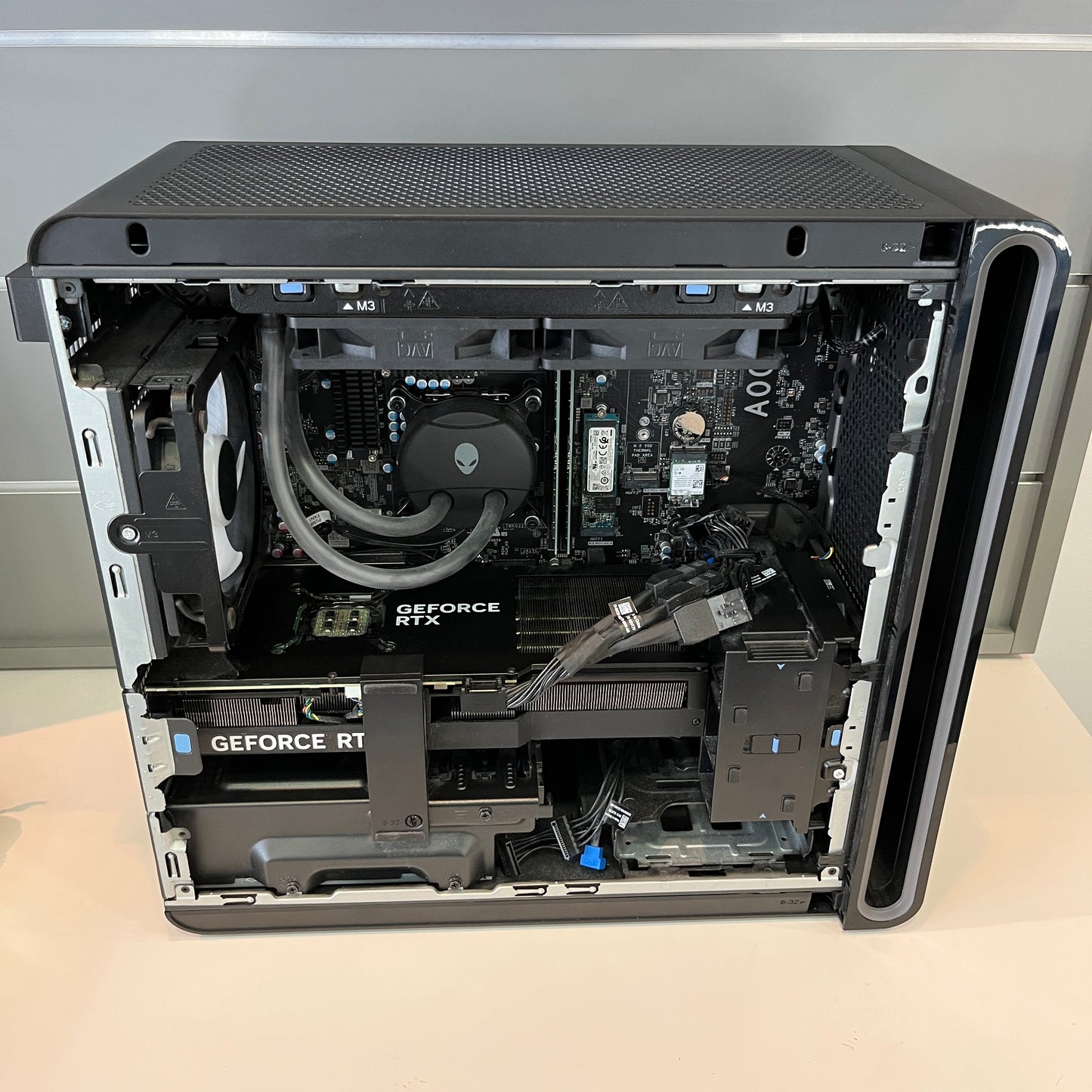 Alienware Aurora R16 i9-14900KF 3.20GHz 32GB RAM 500GB SSD GeForce RTX 4090