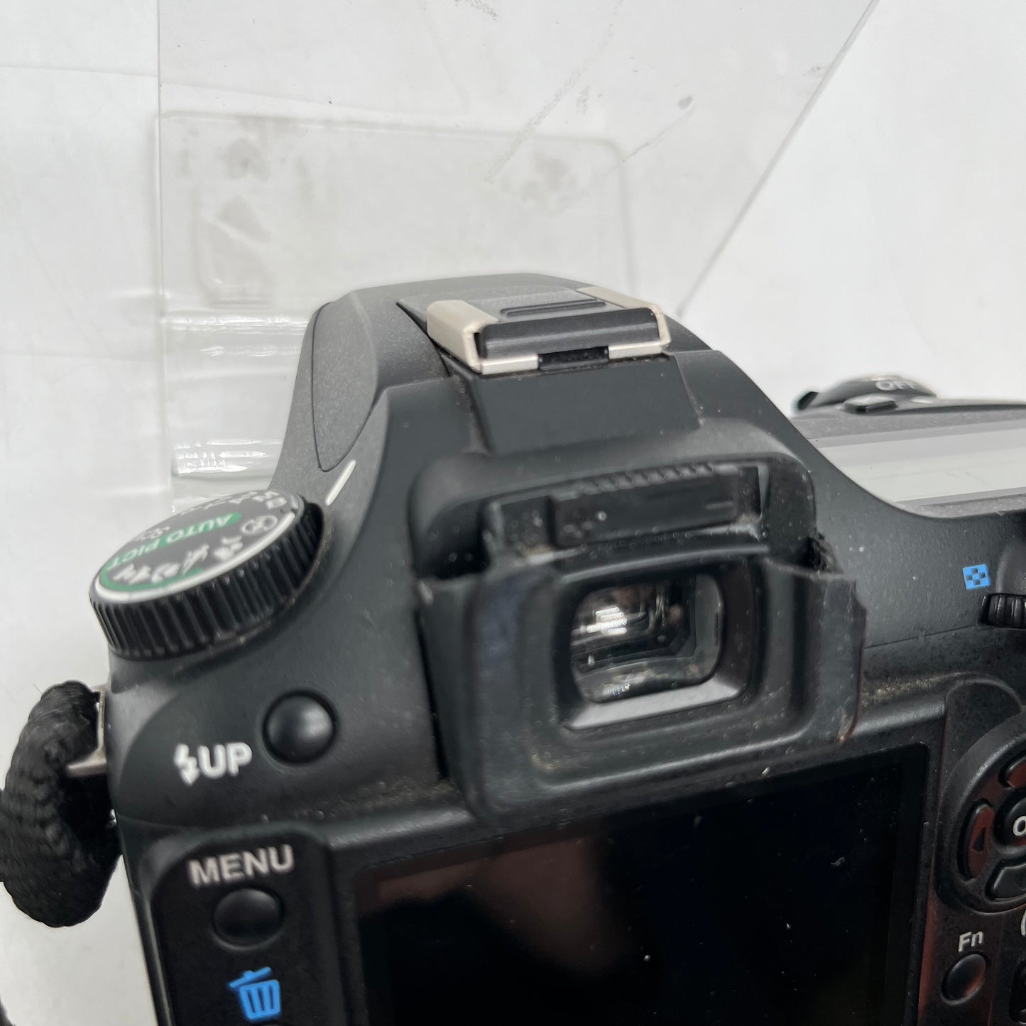 Broken Pentax K100D 6.1MP K-Mount Digital SLR DSLR Camera 4130 Shutter Count