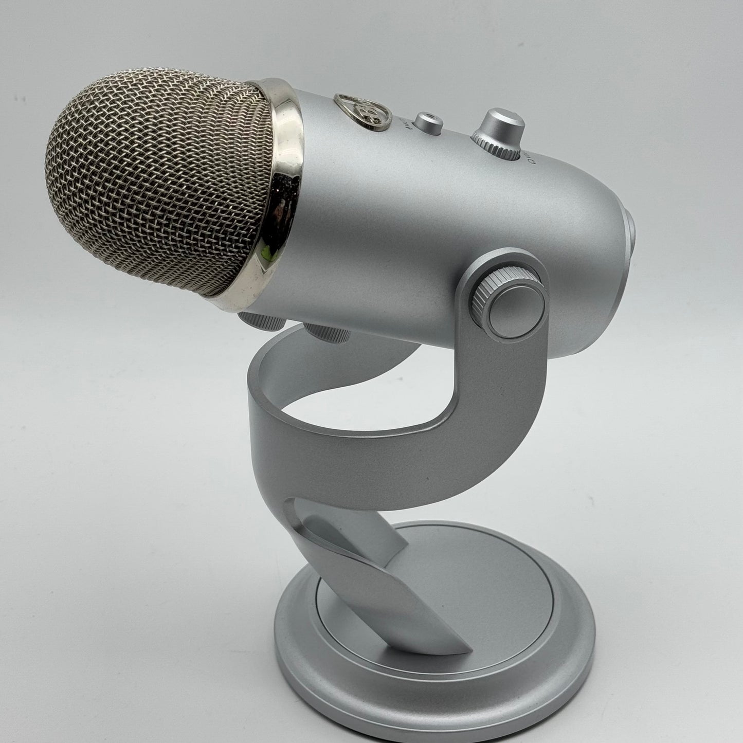 Logitech Blue Yeti Podcast Steaming USB Condenser Microphone A00132 888-000325