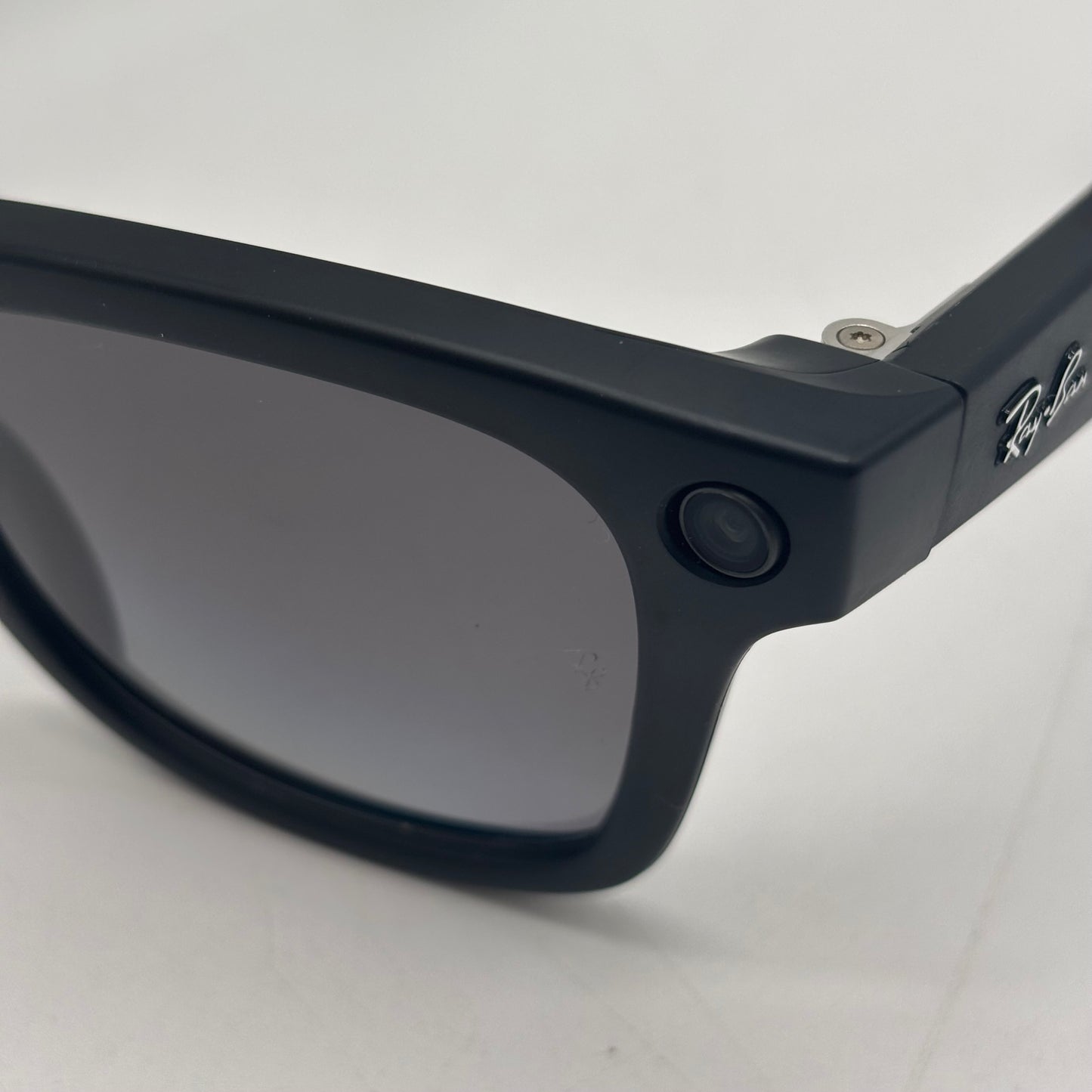Meta Ray-Ban Smart Sunglasses RW4006