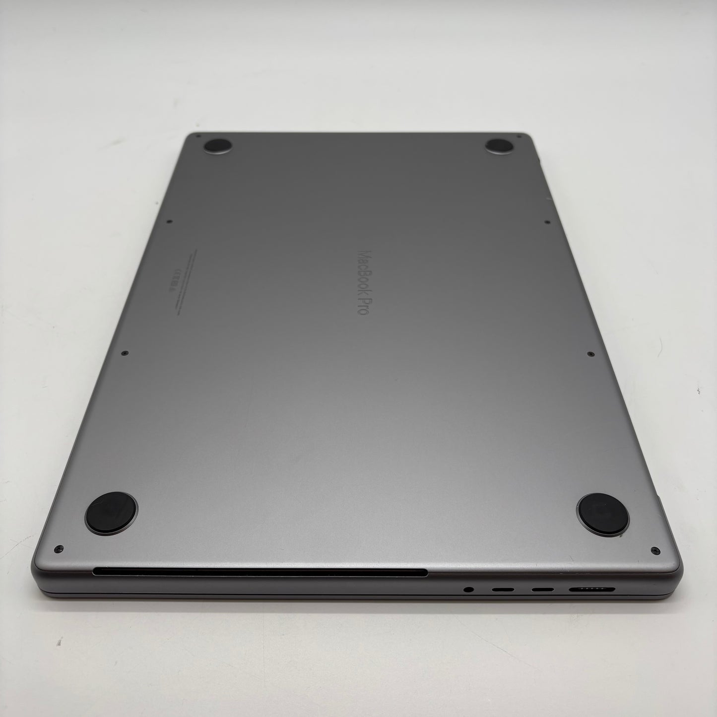 2021 Apple MacBook Pro 16" M1 Max 24C GPU 3.2GHz 32GB RAM 1TB SSD A2485