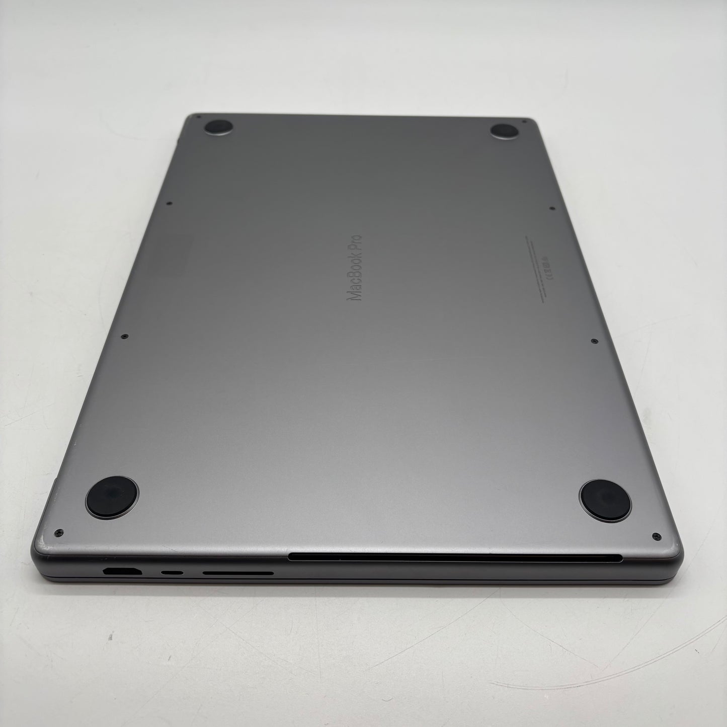 2021 Apple MacBook Pro 16" M1 Pro 16 Core 3.2GHz 16GB RAM 512GB SSD A2485