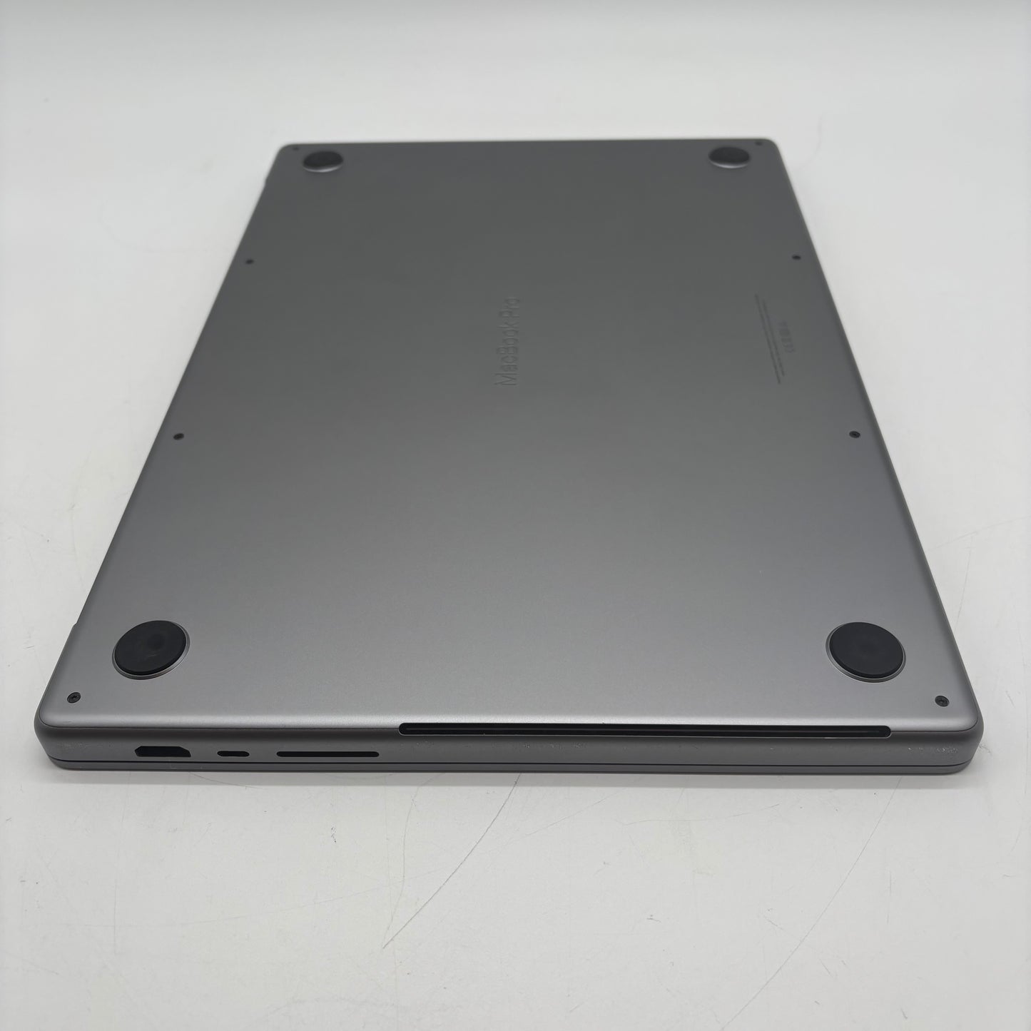 2021 Apple MacBook Pro 16" M1 Pro 16 Core 3.2GHz 16GB RAM 512GB SSD A2485