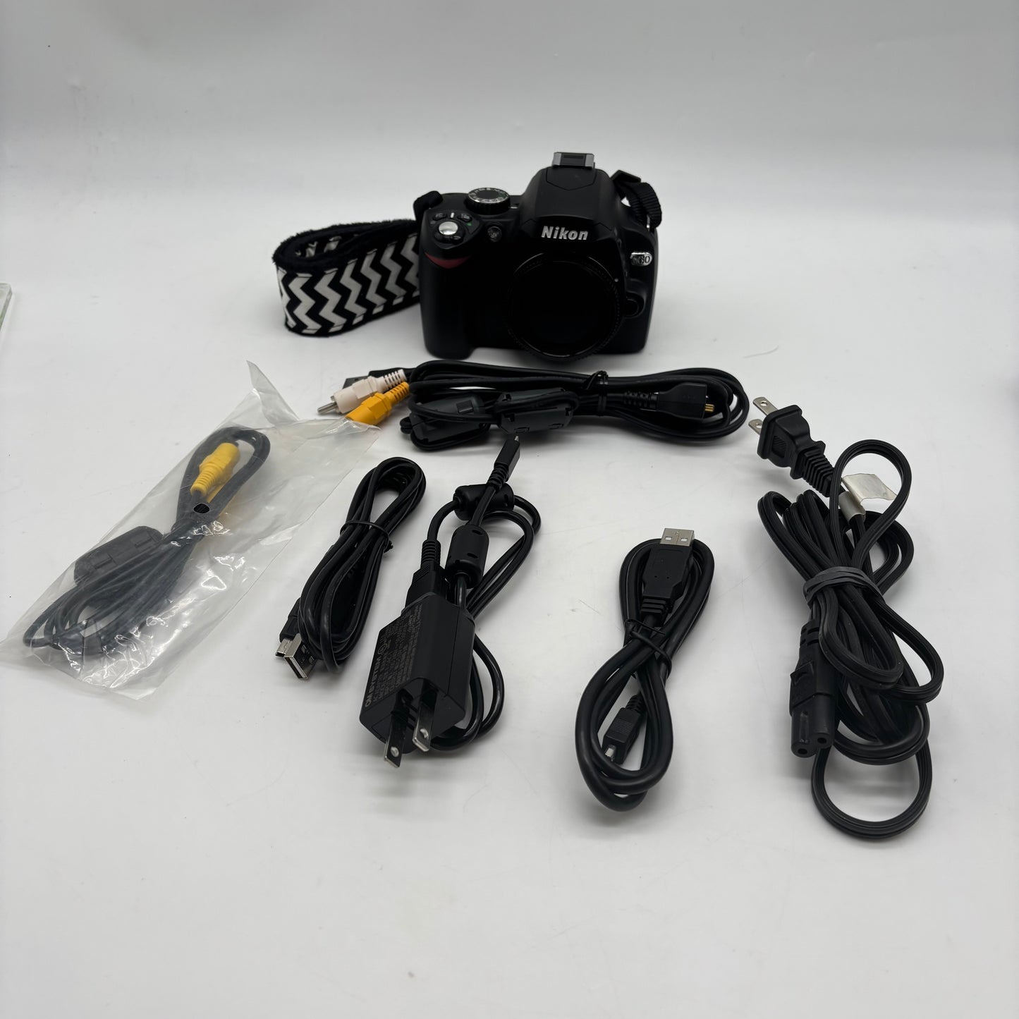 Nikon D60 10.2MP Digital SLR DSLR Camera 4566 Shutter Count